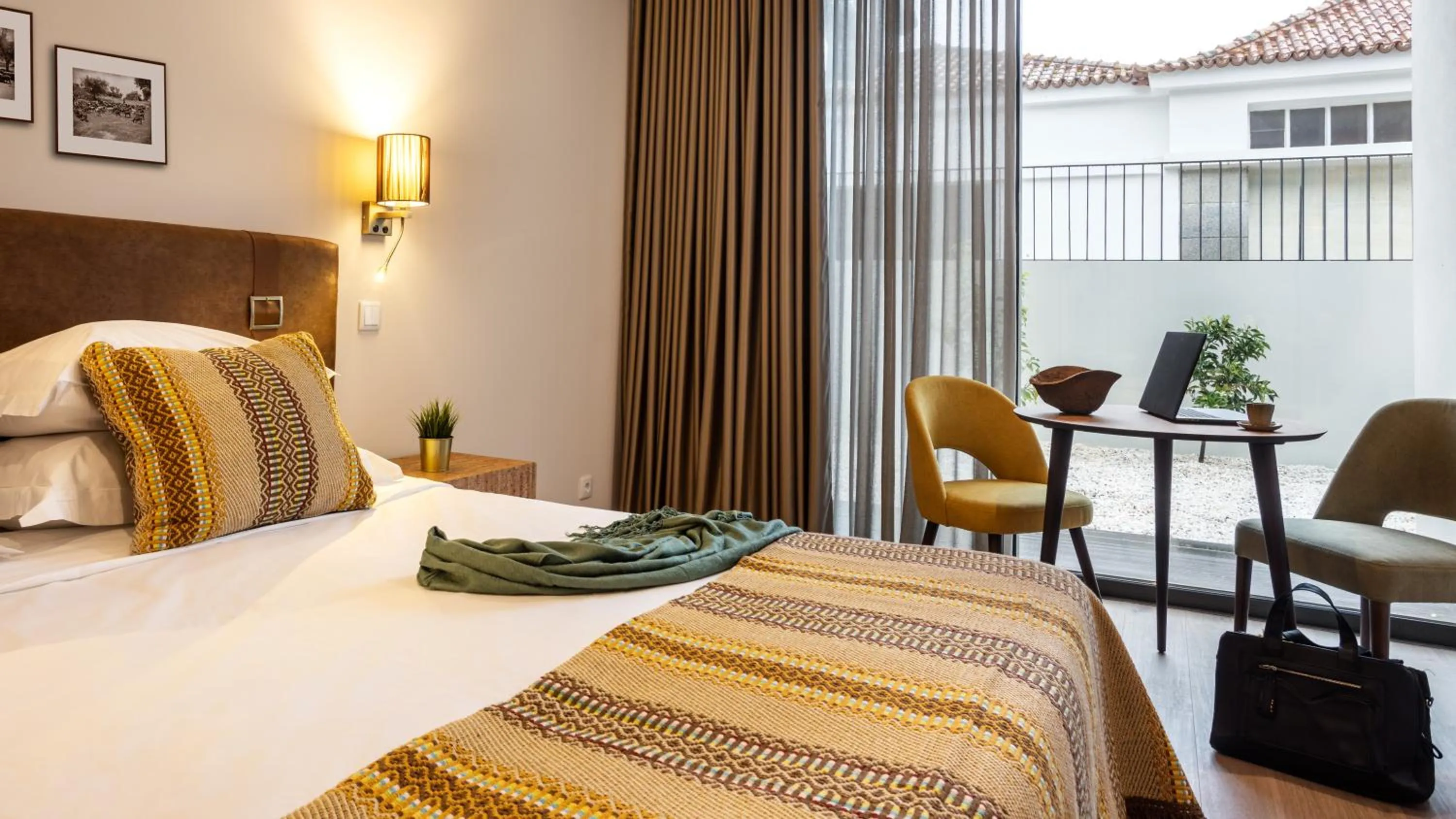 Bedroom, Bed in Évora O Cante Hotel