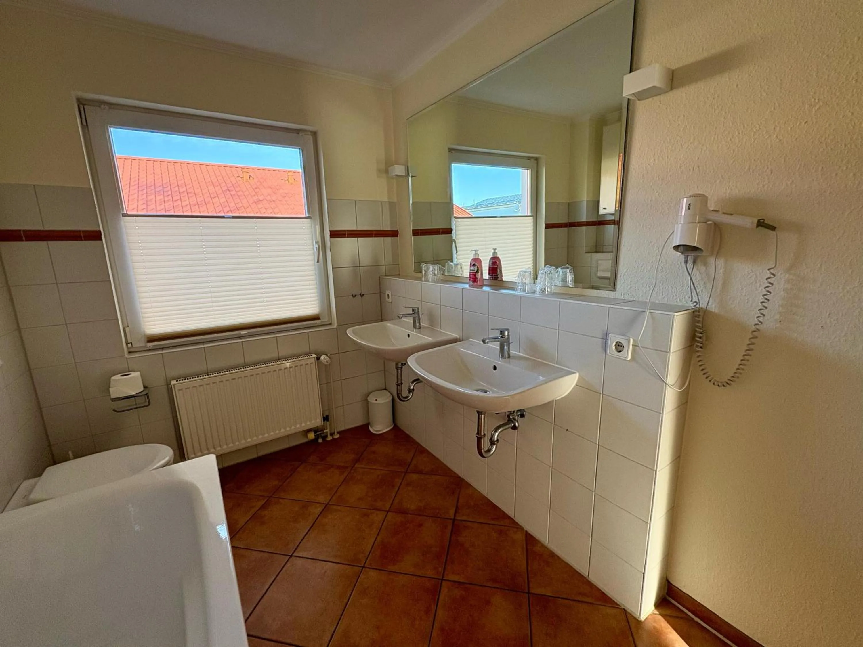 Toilet in Ellen Hotel