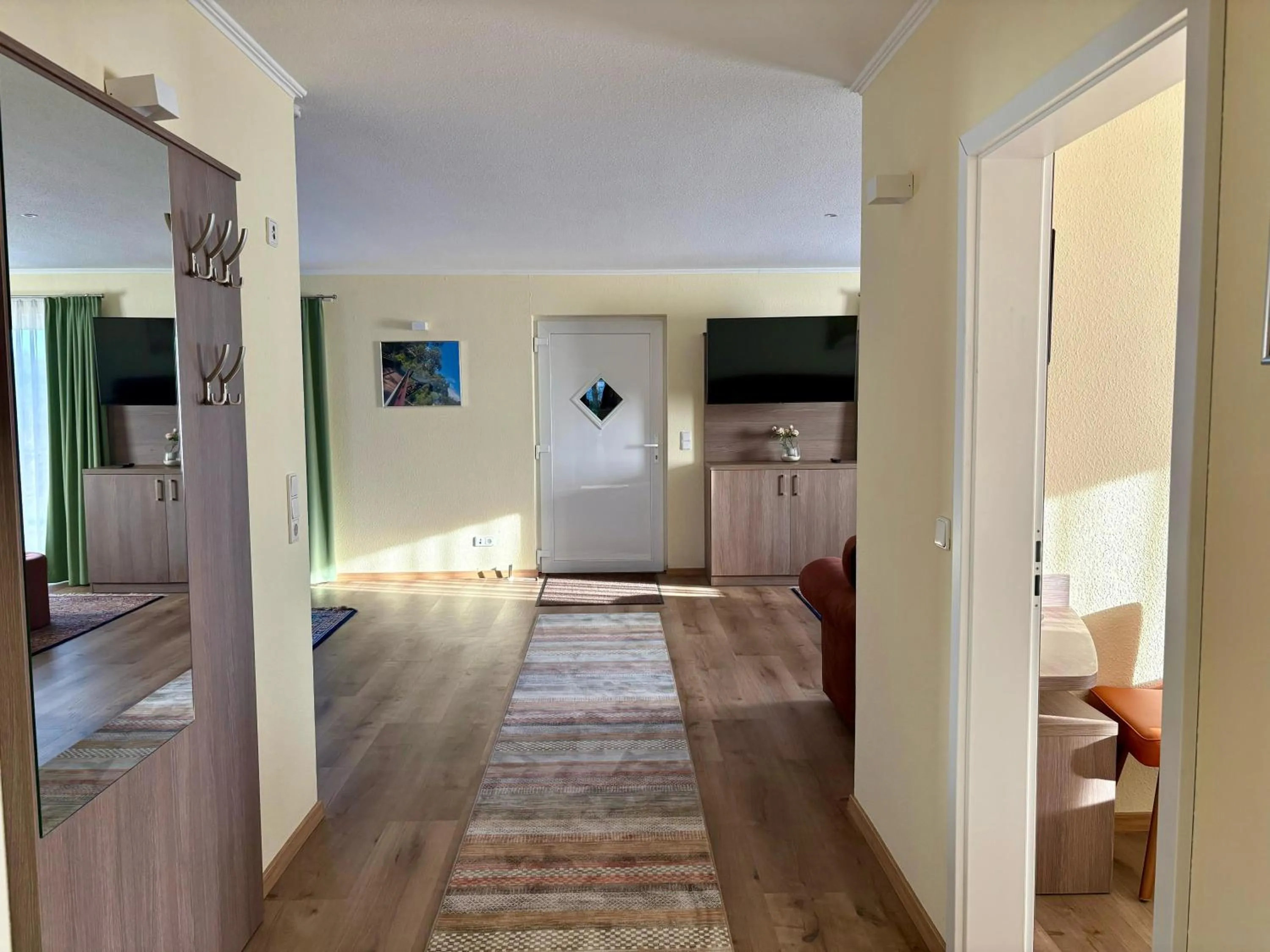 TV and multimedia in Ellen Hotel