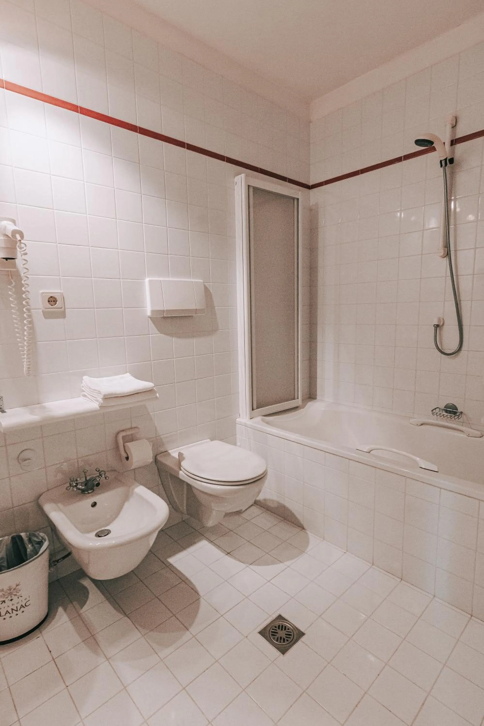 Bathroom in Hotel Planac