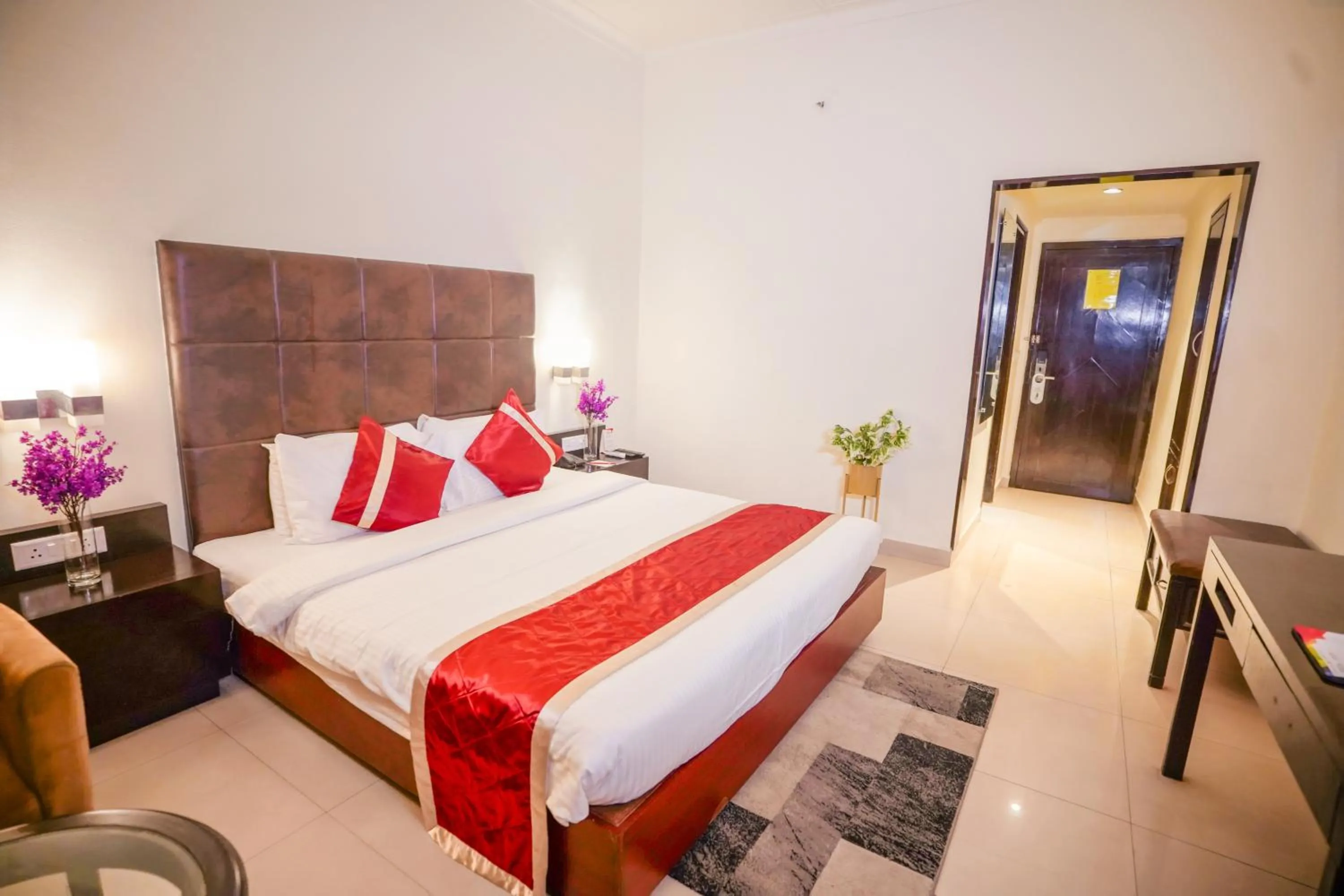 Bedroom, Bed in Hotel Swarn Towers