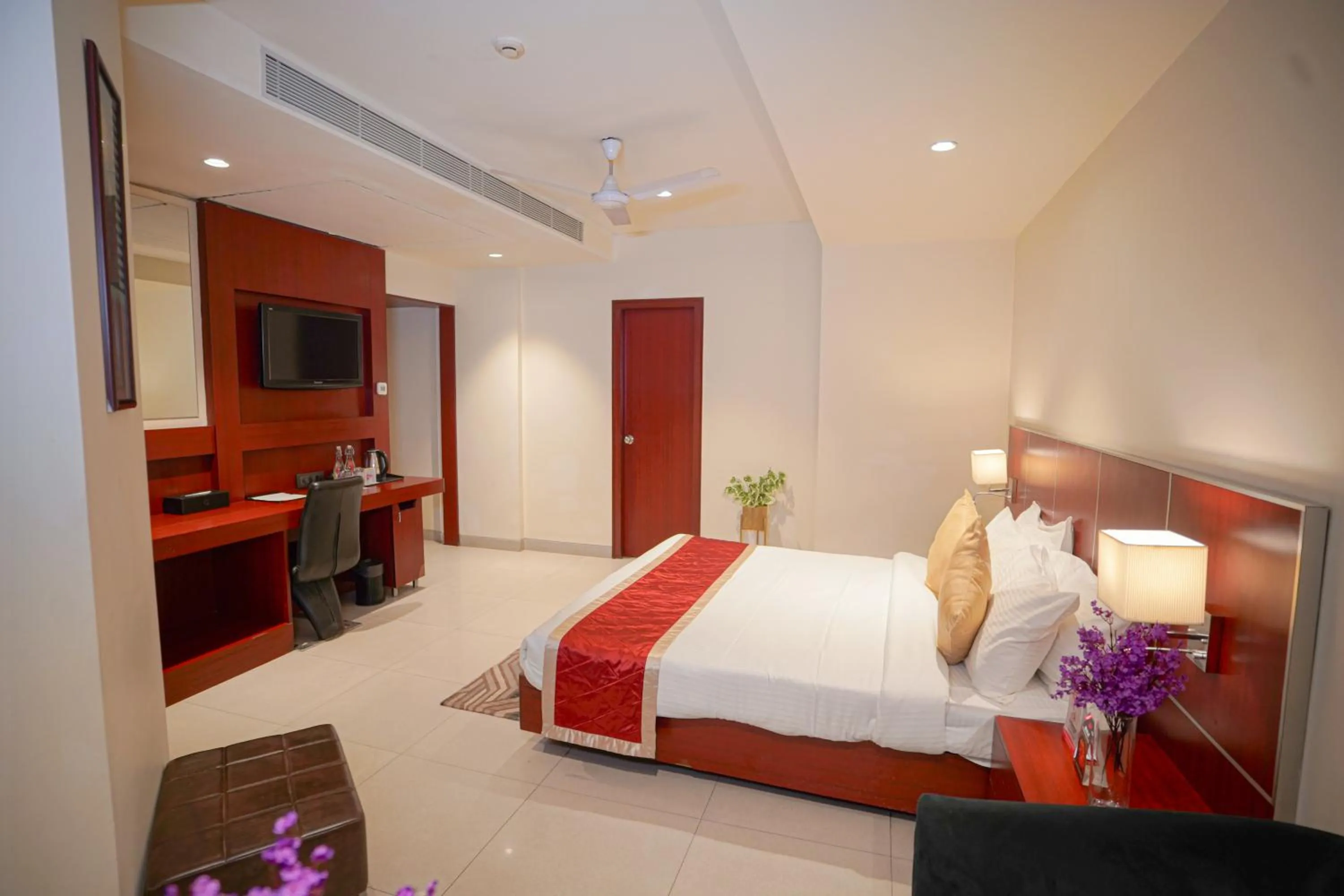 Bedroom, Bed in Hotel Swarn Towers