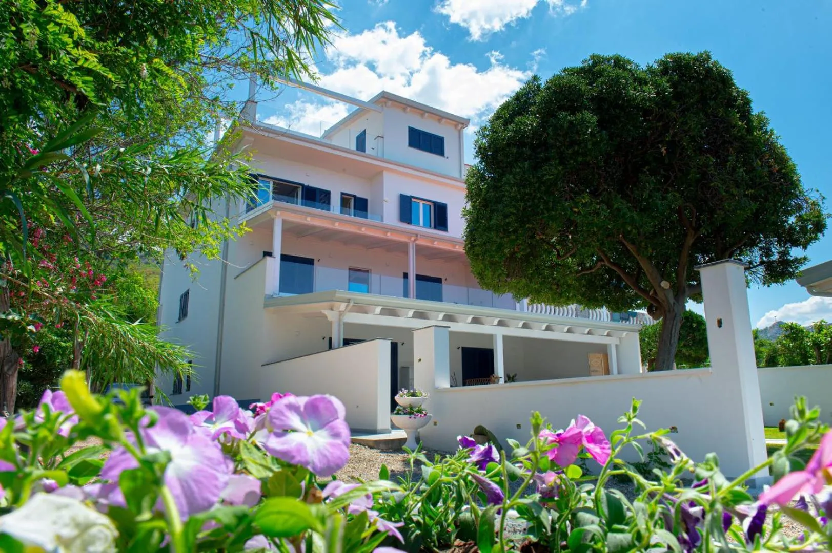 Property building in Mbaccimari B&B