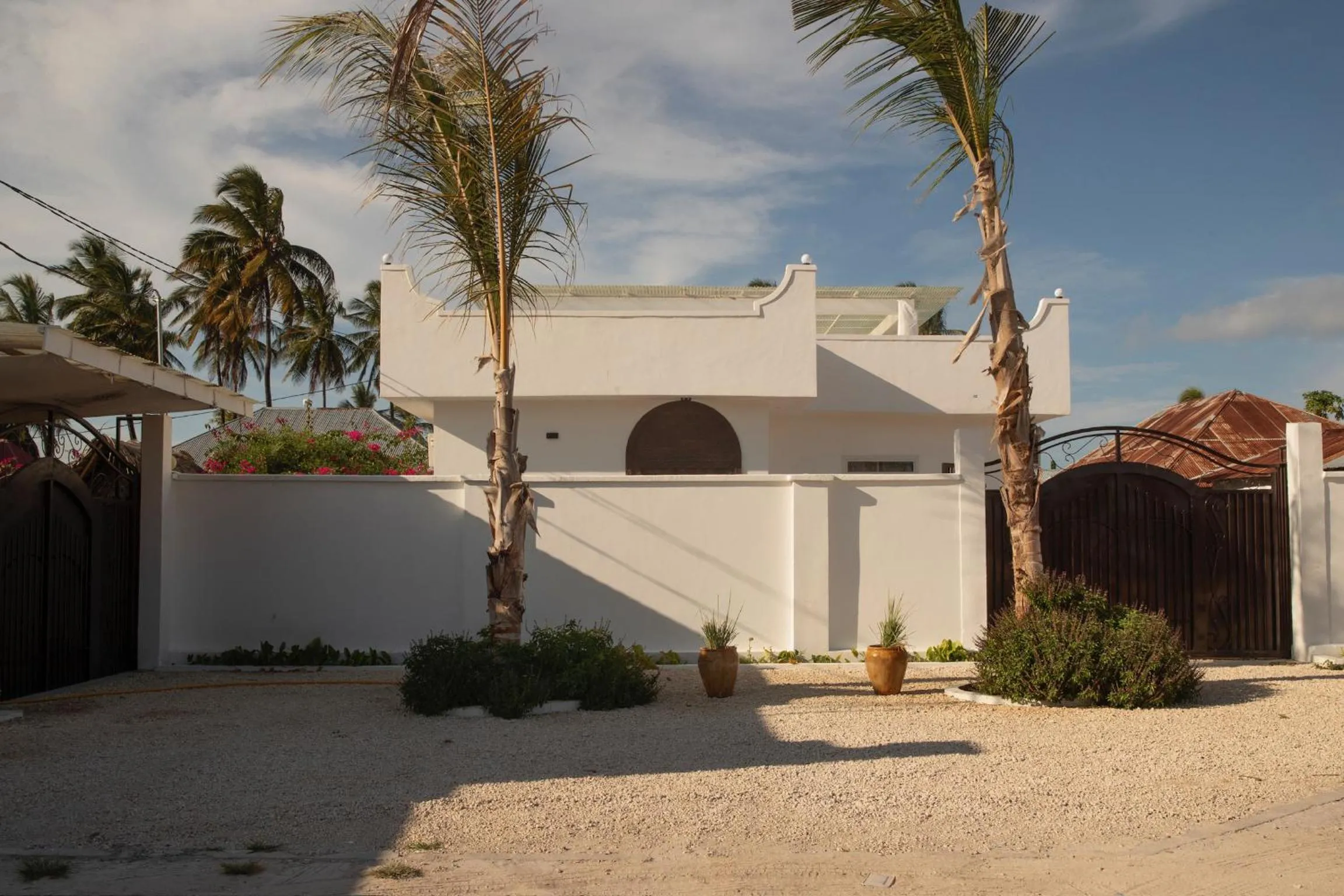 Property building in Paje White House