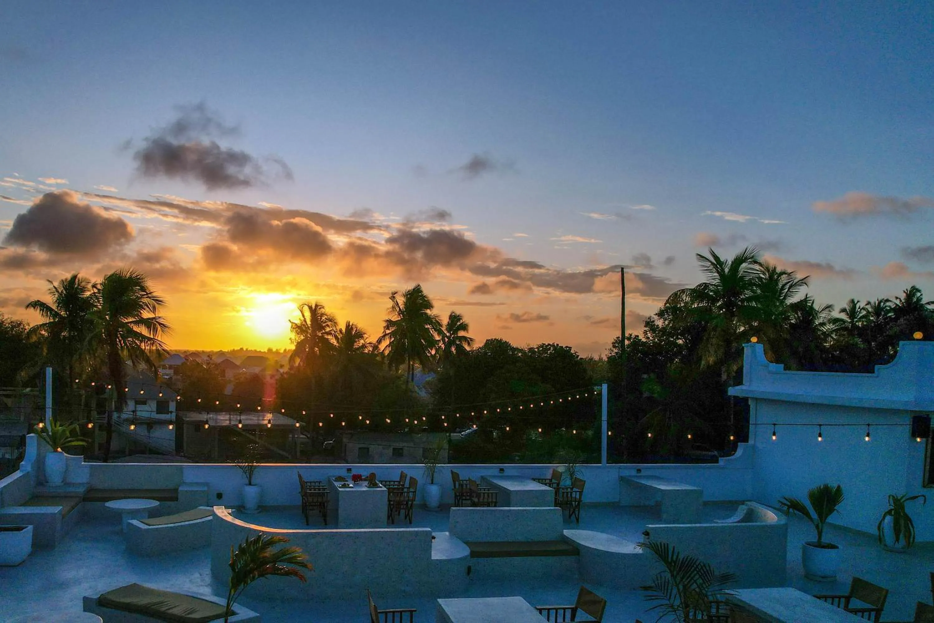 Restaurant/places to eat in Paje White House