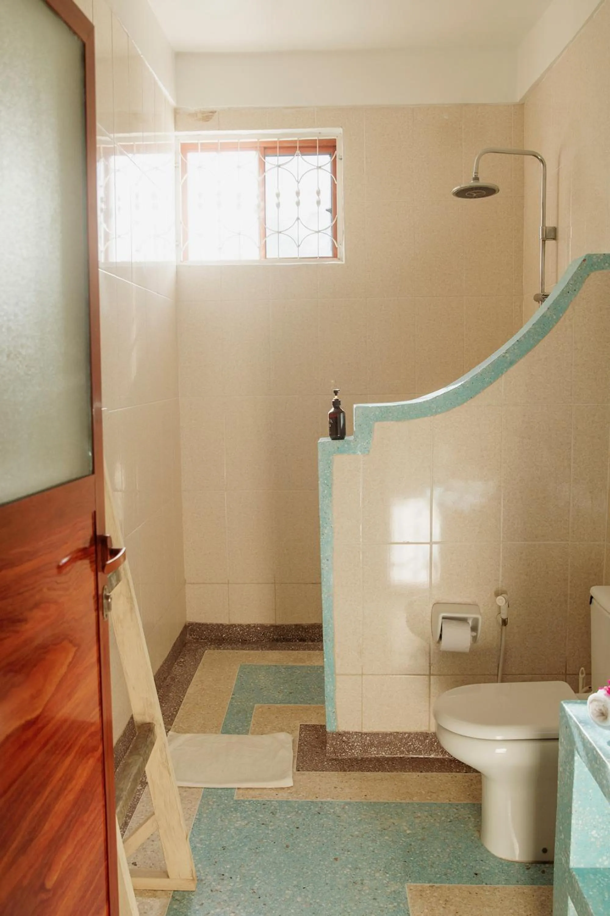 Toilet in Paje White House