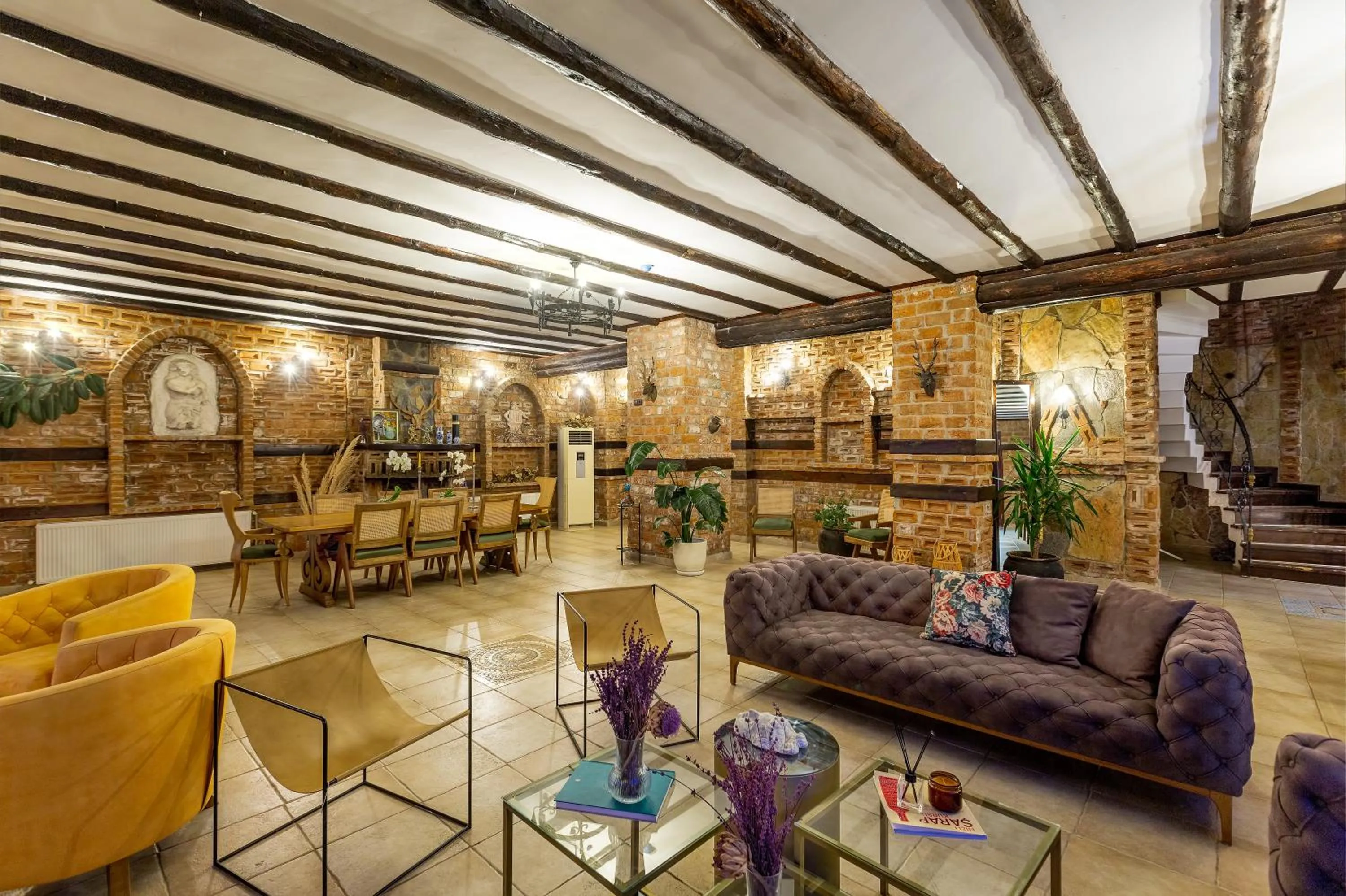 Lobby or reception in Papazlıkhan Hotel