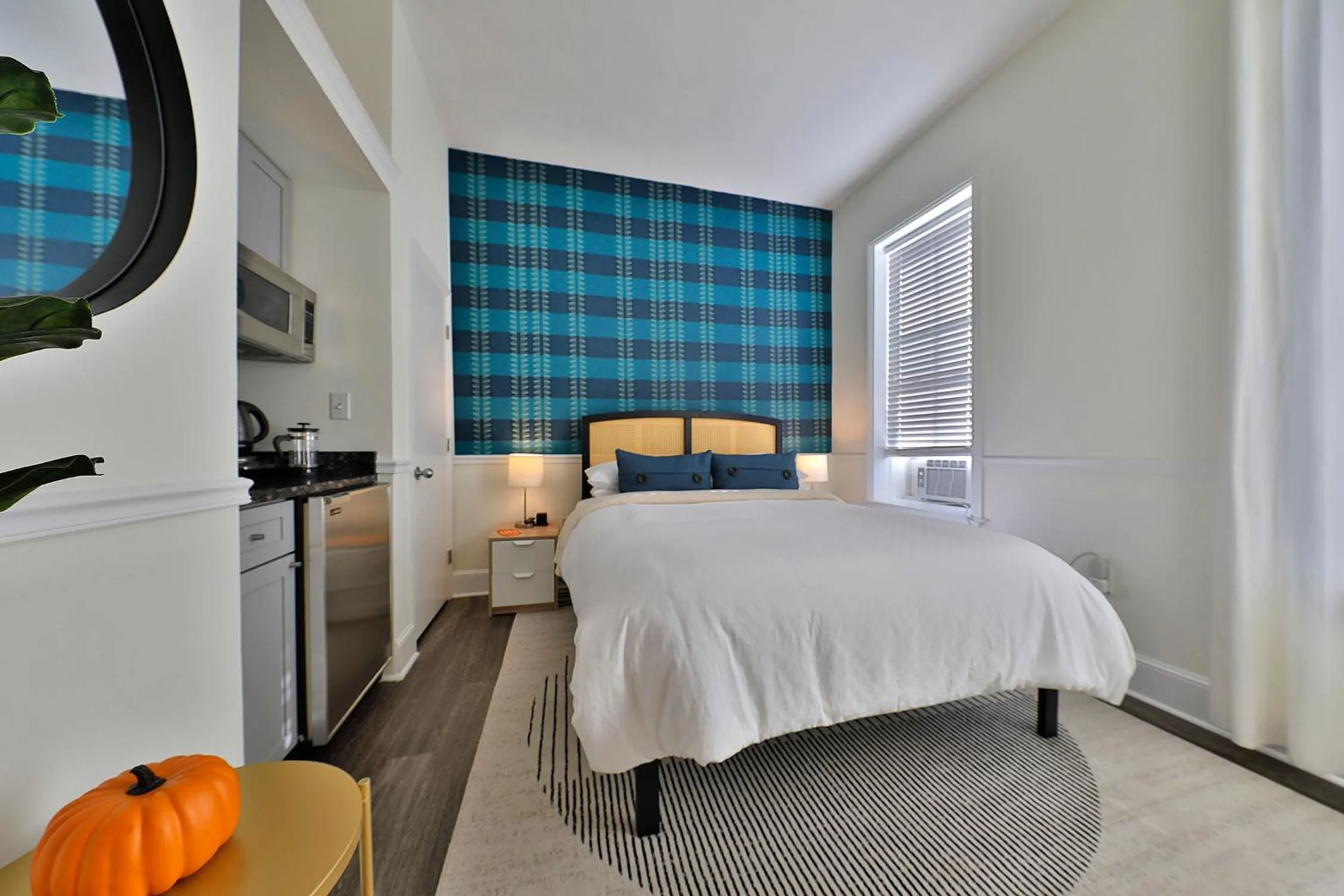 Photo of the whole room, Bed in Good Hotels Boston