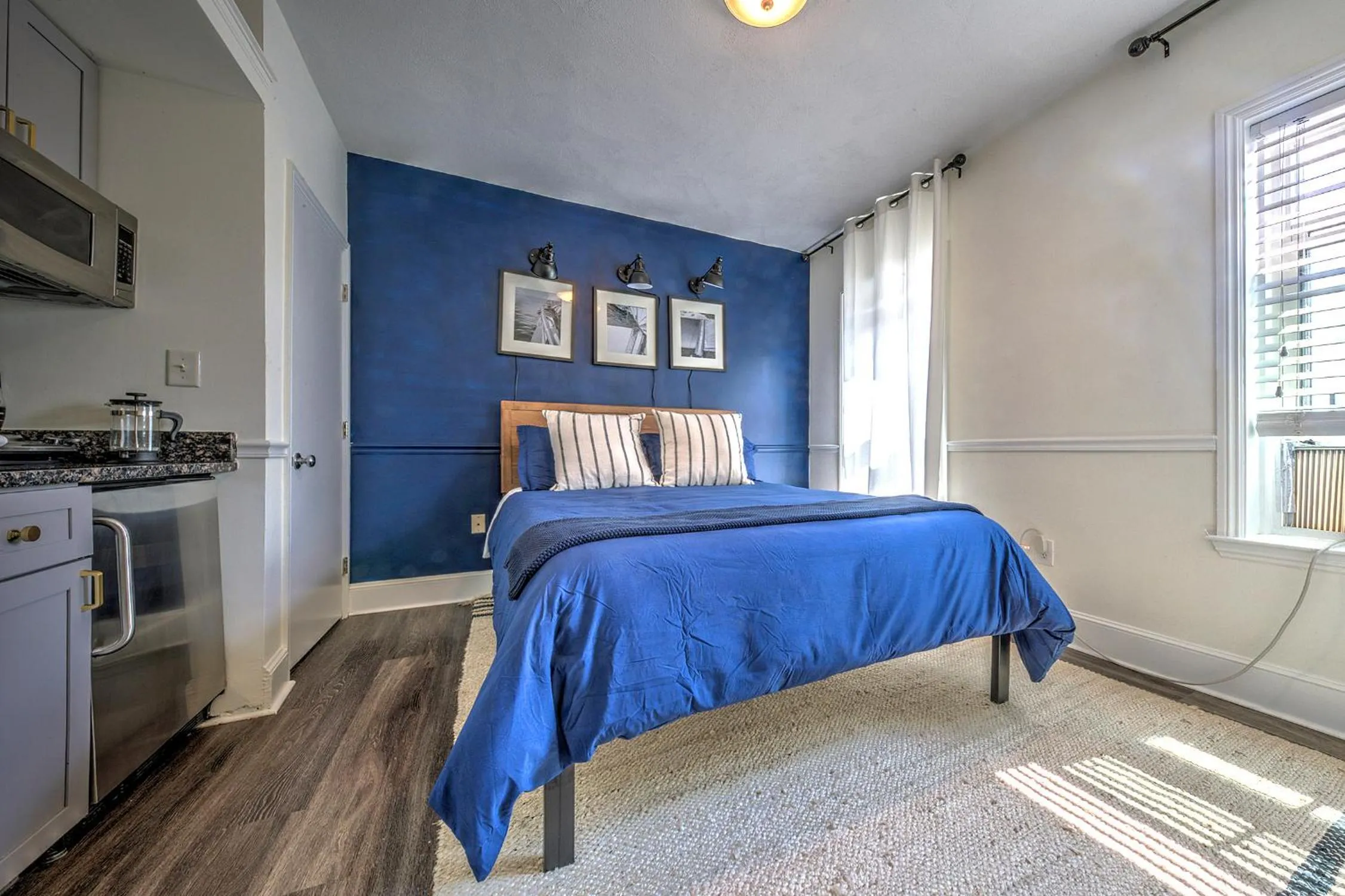 Photo of the whole room, Bed in Good Hotels Boston