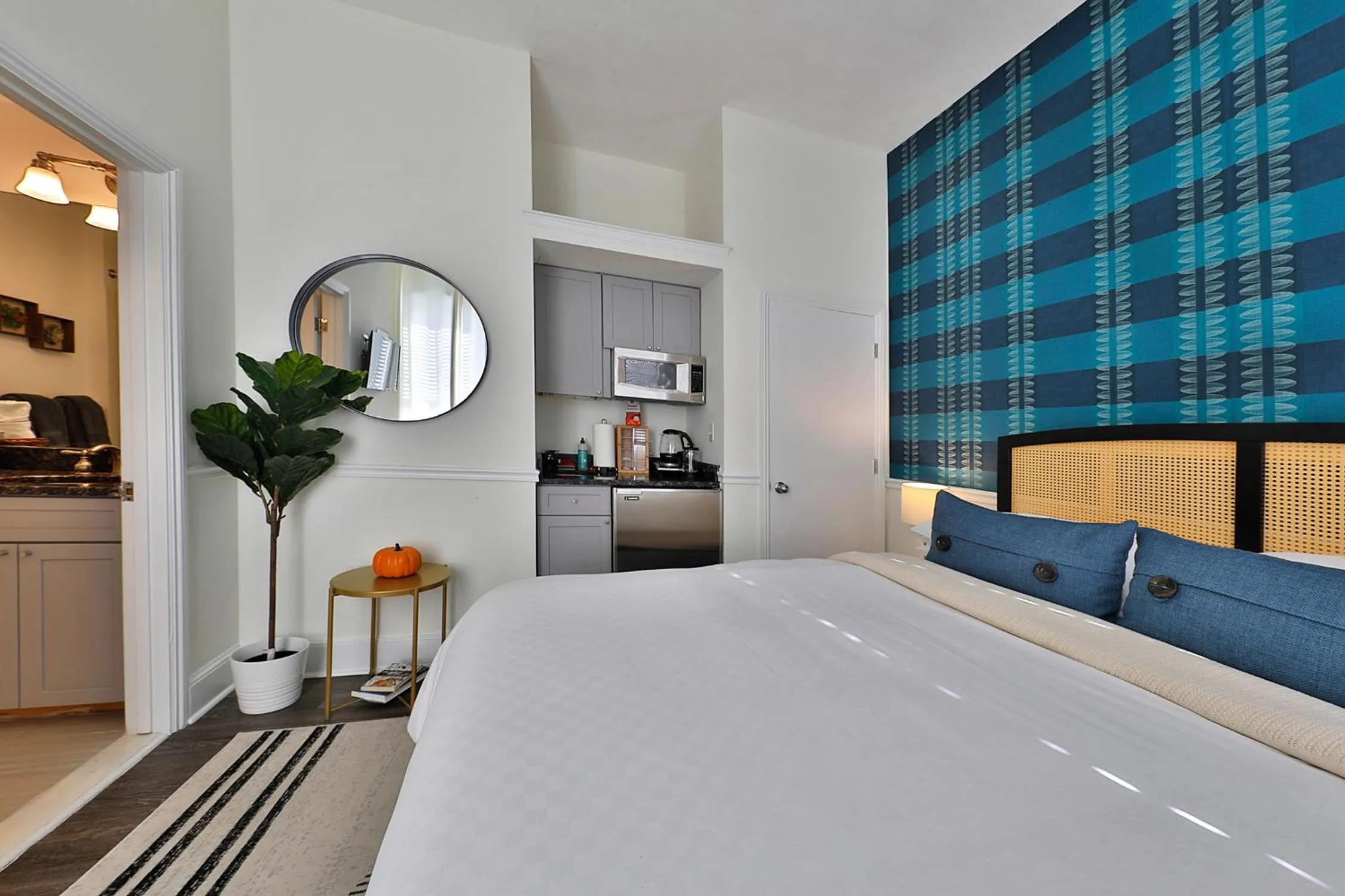 Bedroom, Bed in Good Hotels Boston