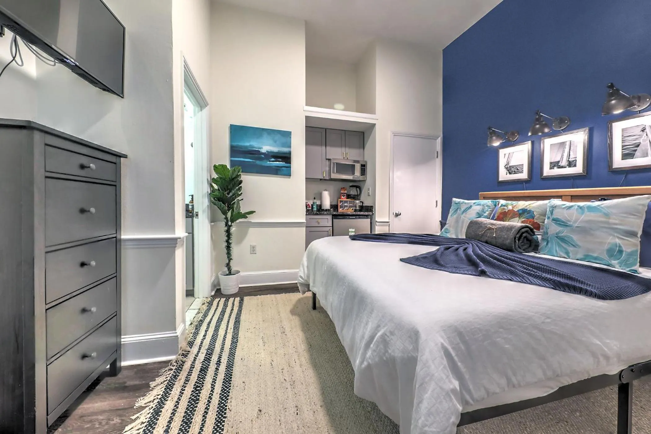 Bedroom, Bed in Good Hotels Boston