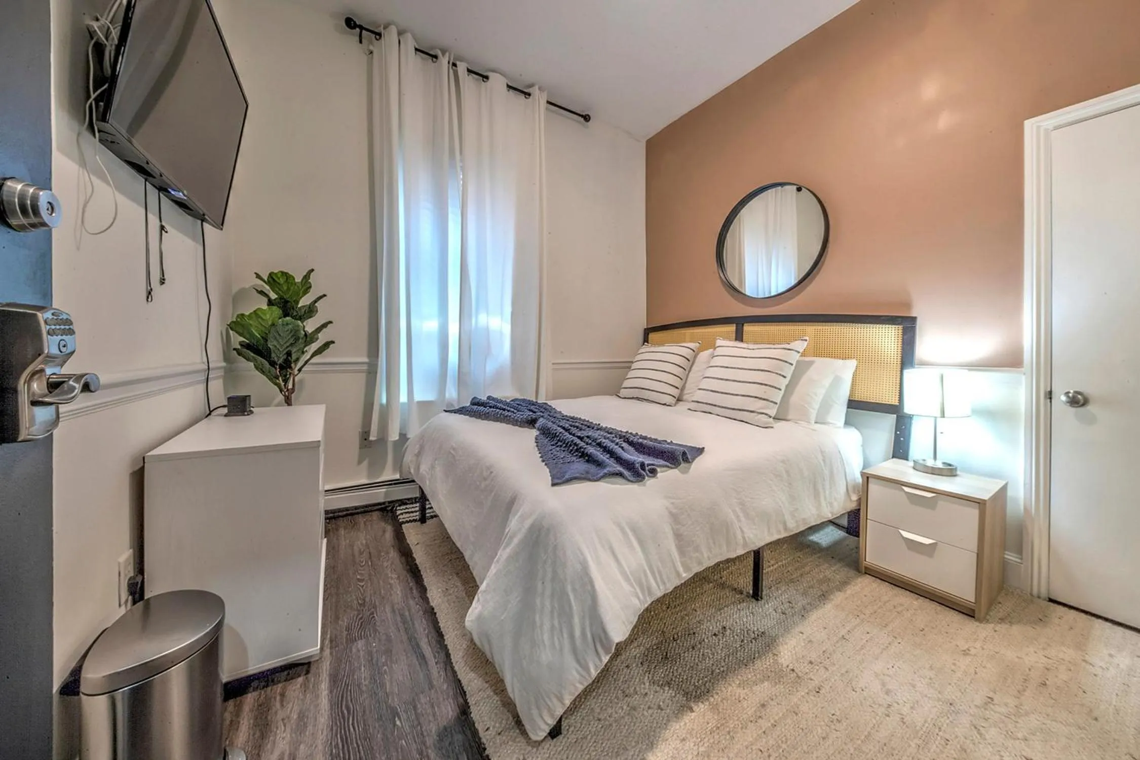 Bedroom, Bed in Good Hotels Boston