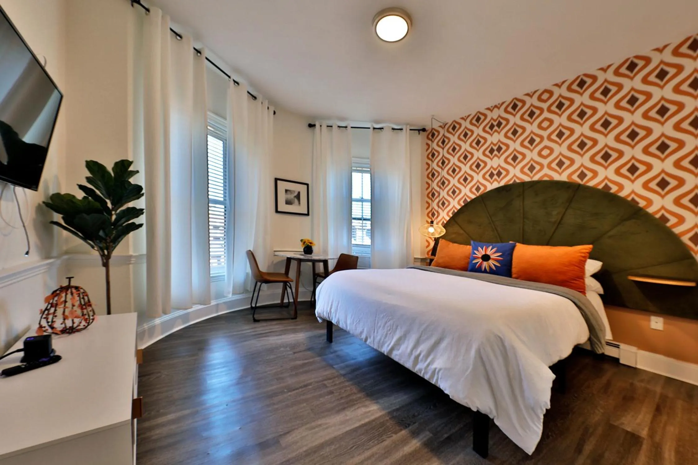 Photo of the whole room, Bed in Good Hotels Boston