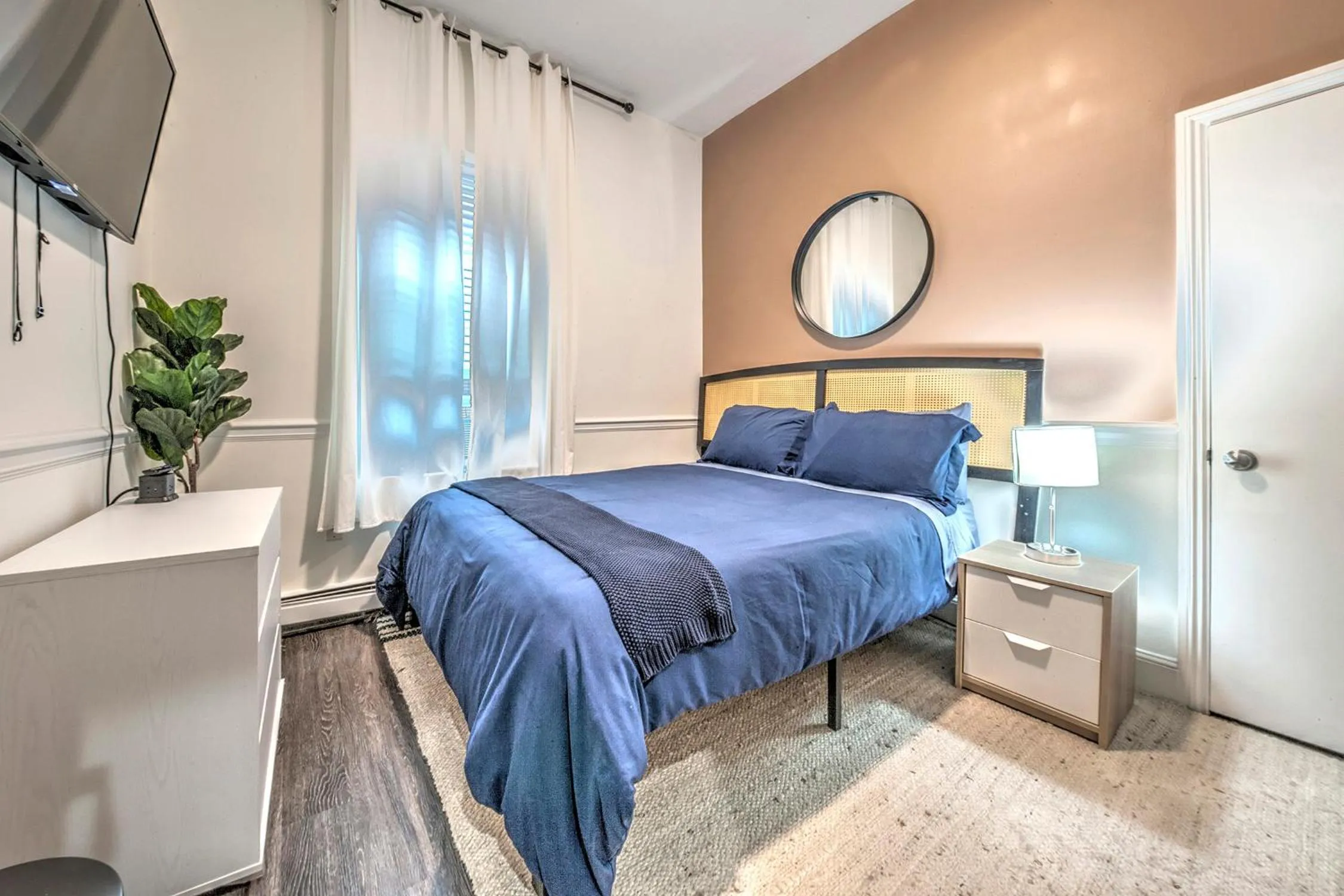 Bedroom, Bed in Good Hotels Boston