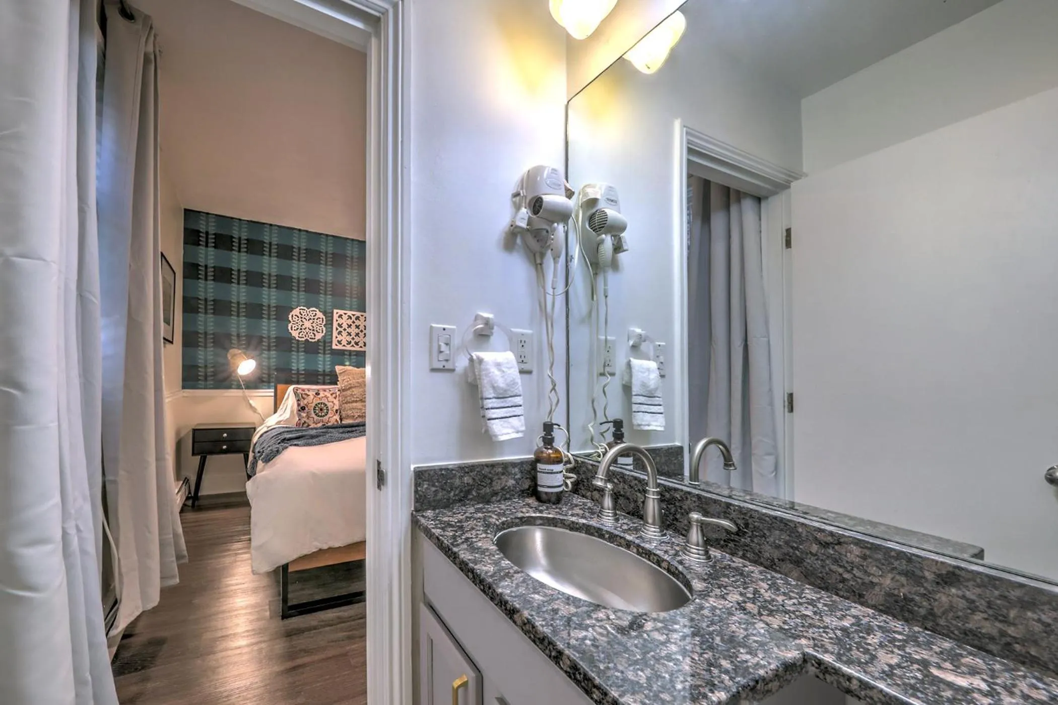 Bathroom, Bed in Good Hotels Boston