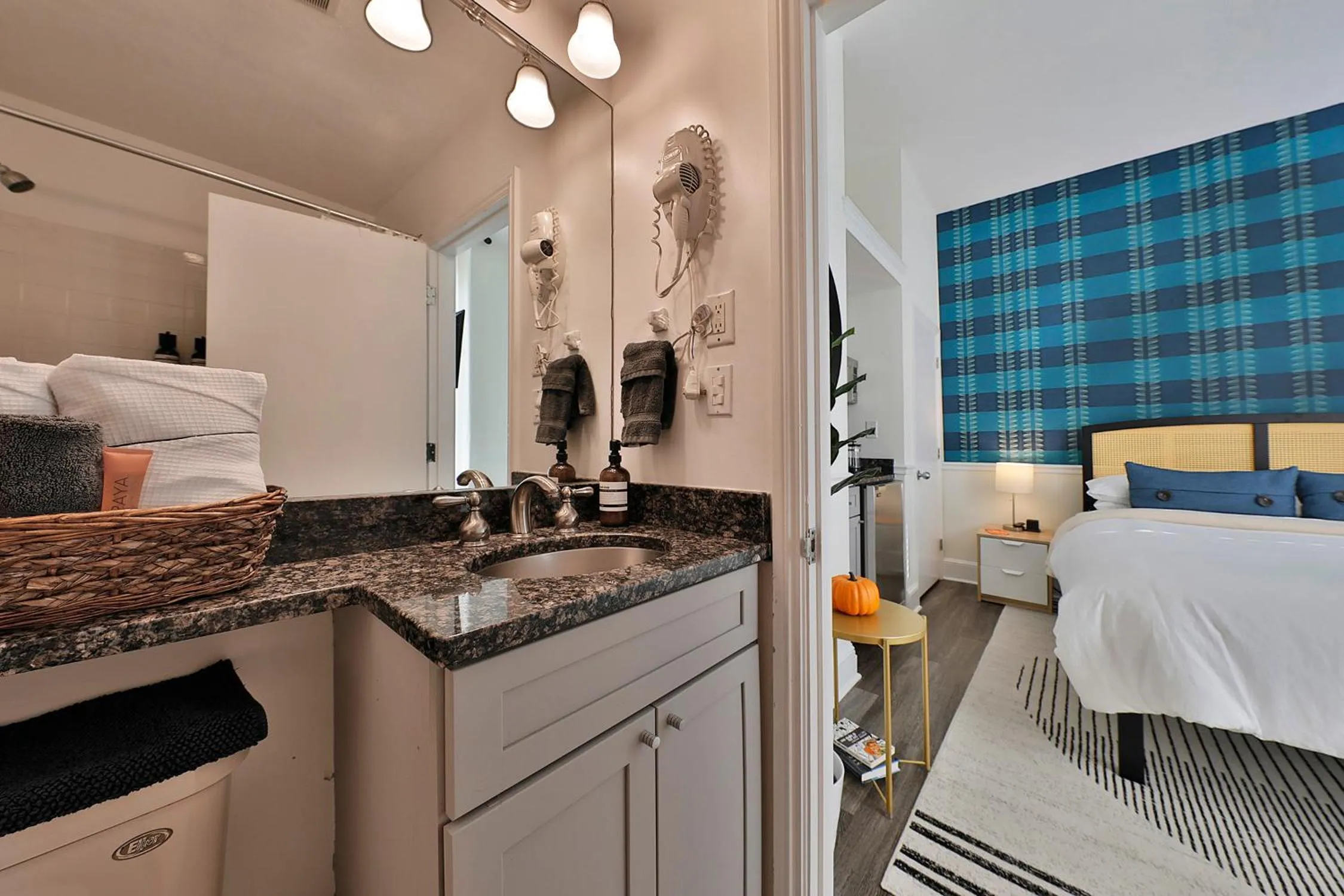 Photo of the whole room, Bed in Good Hotels Boston