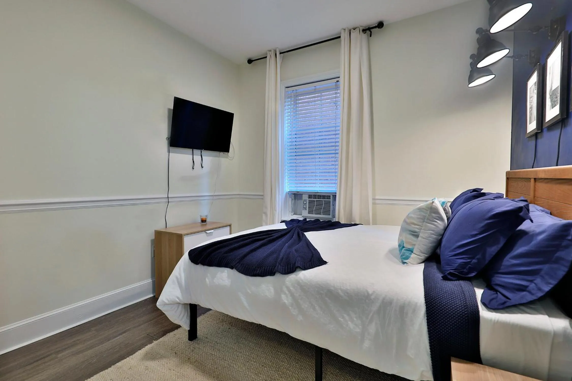 Bedroom, Bed in Good Hotels Boston