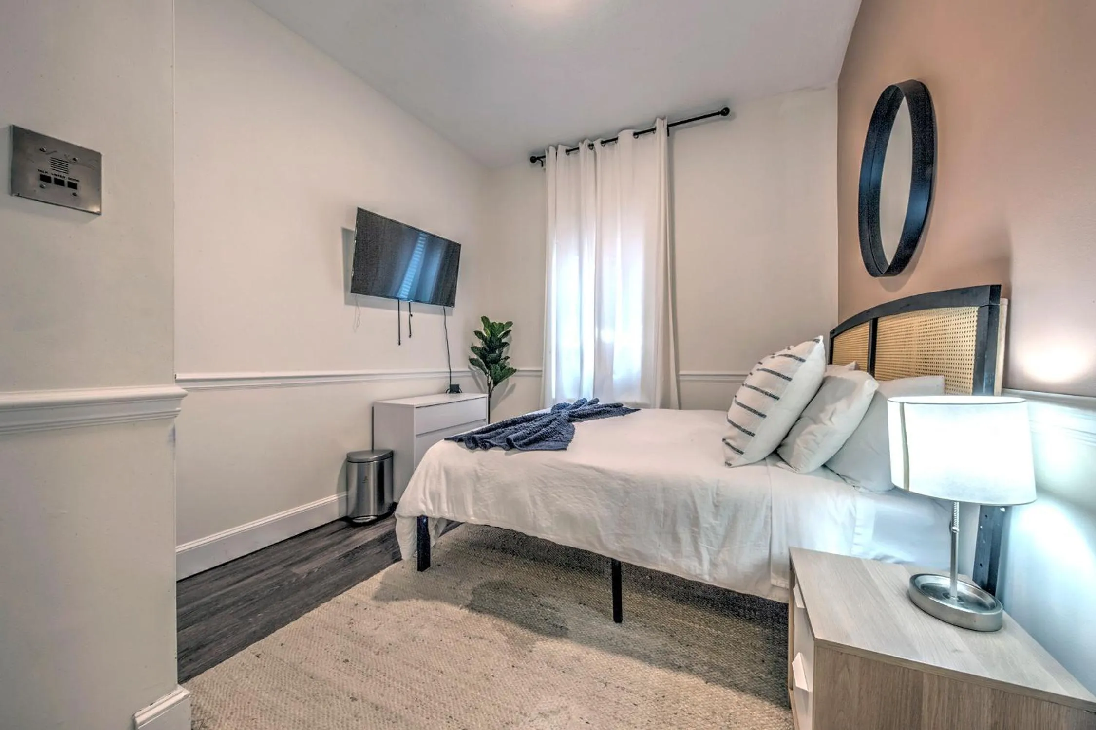 Bedroom, Bed in Good Hotels Boston