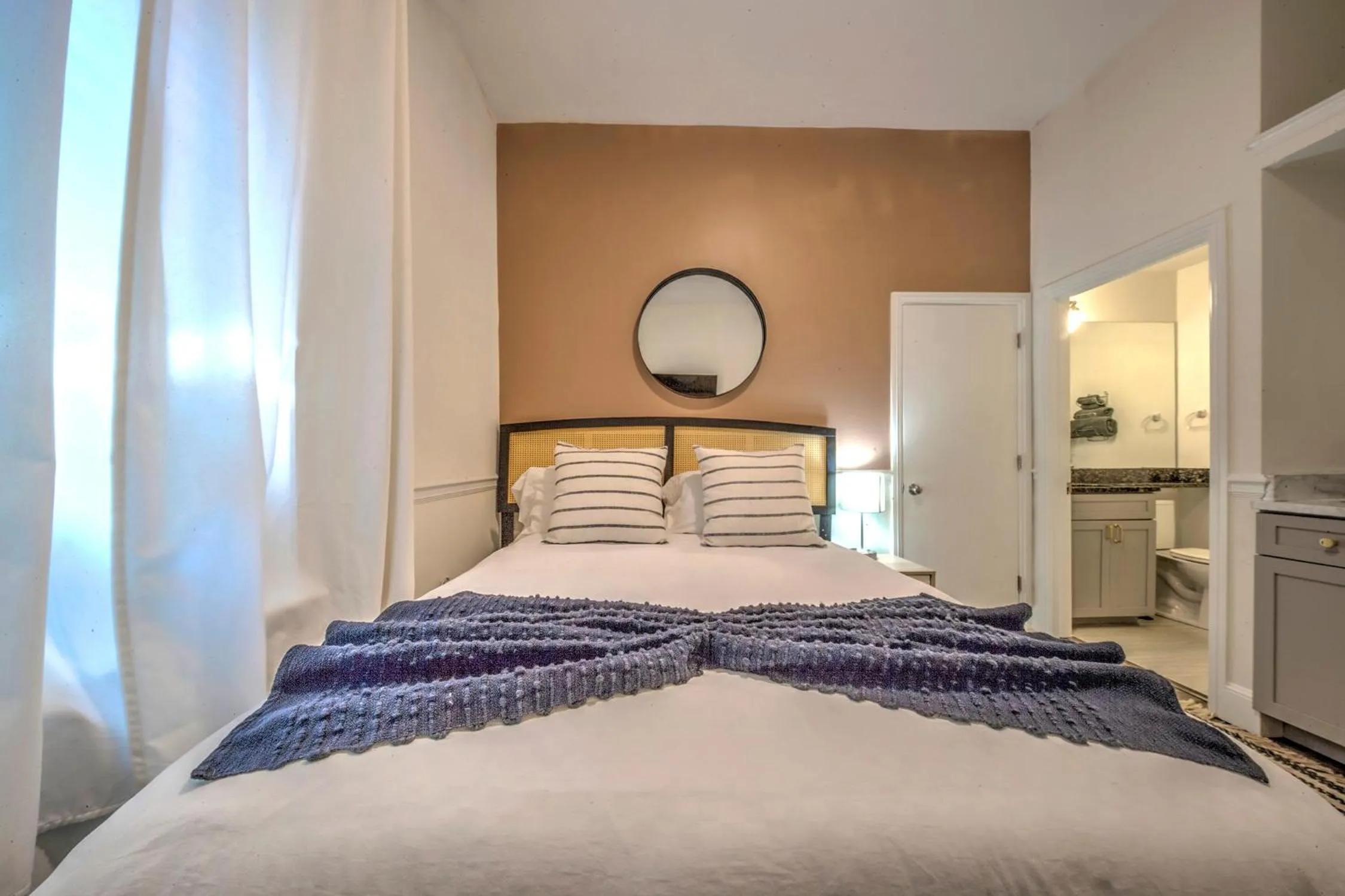 Bedroom, Bed in Good Hotels Boston