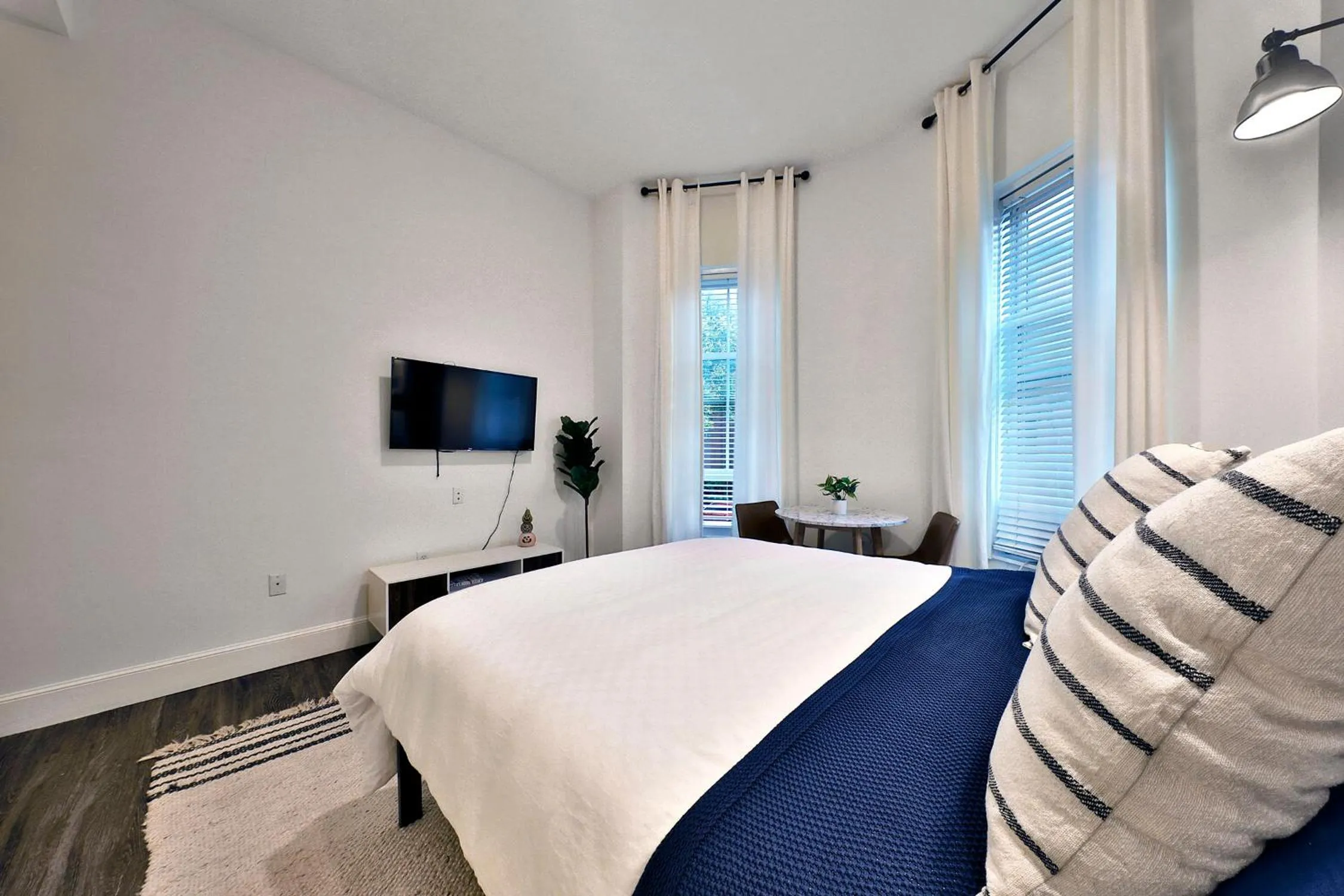 Bedroom, Bed in Good Hotels Boston