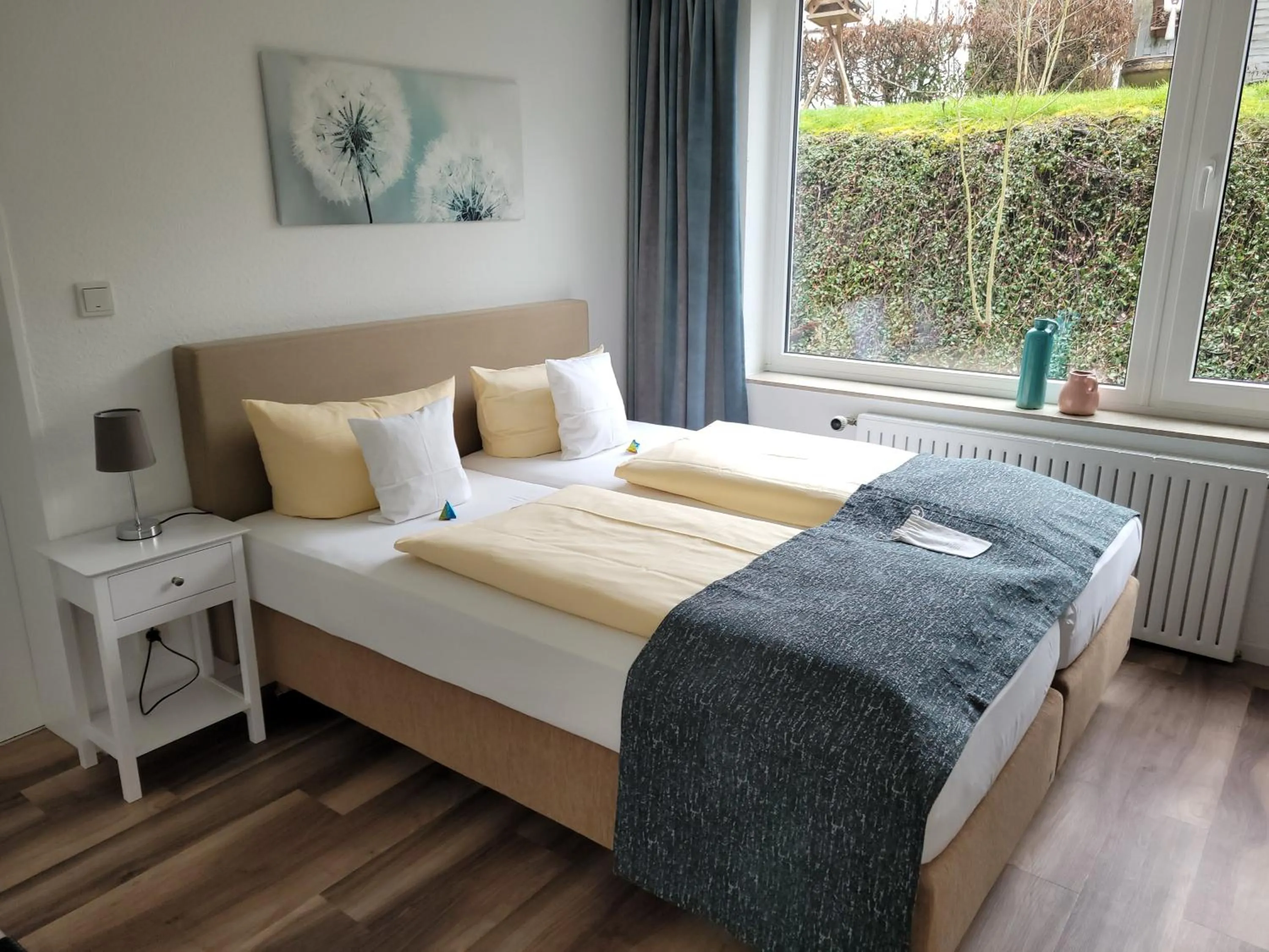 Photo of the whole room, Bed in Kurparkhotel-Gemünd