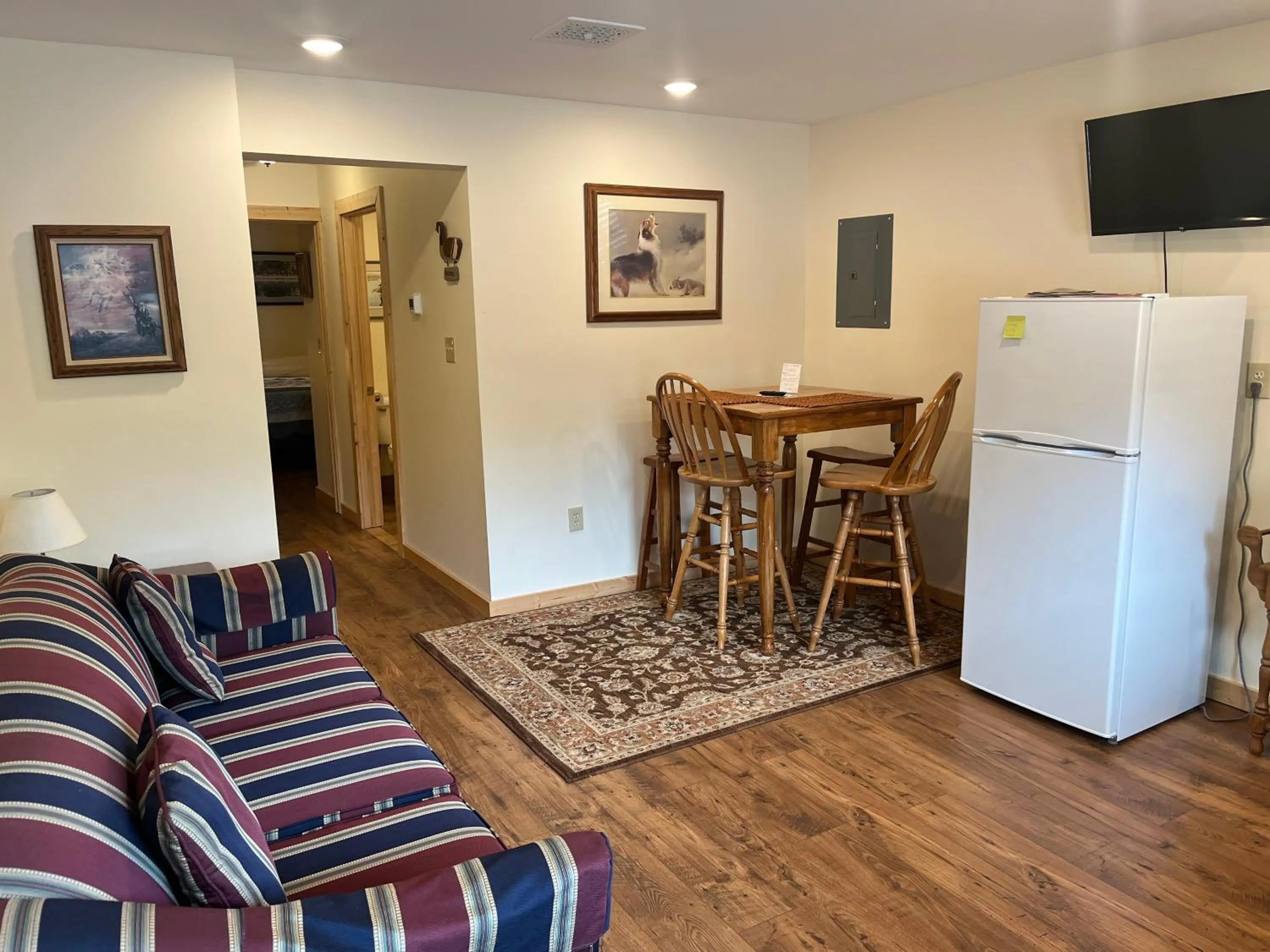 Creekside Downtown Vacation Suites, Only Adults 25 or older