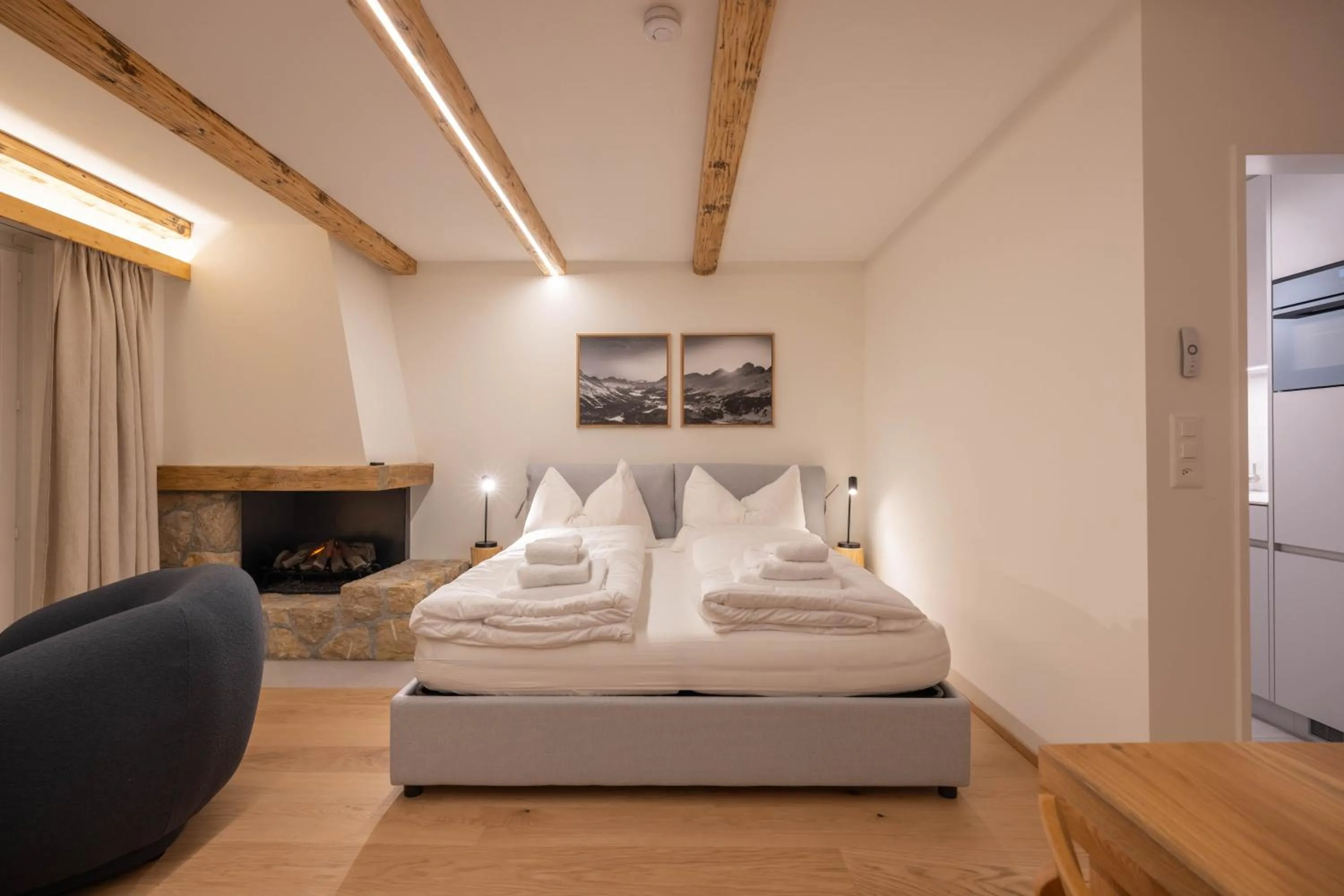 New Premium Studio with eFireplace, Pool & Sauna