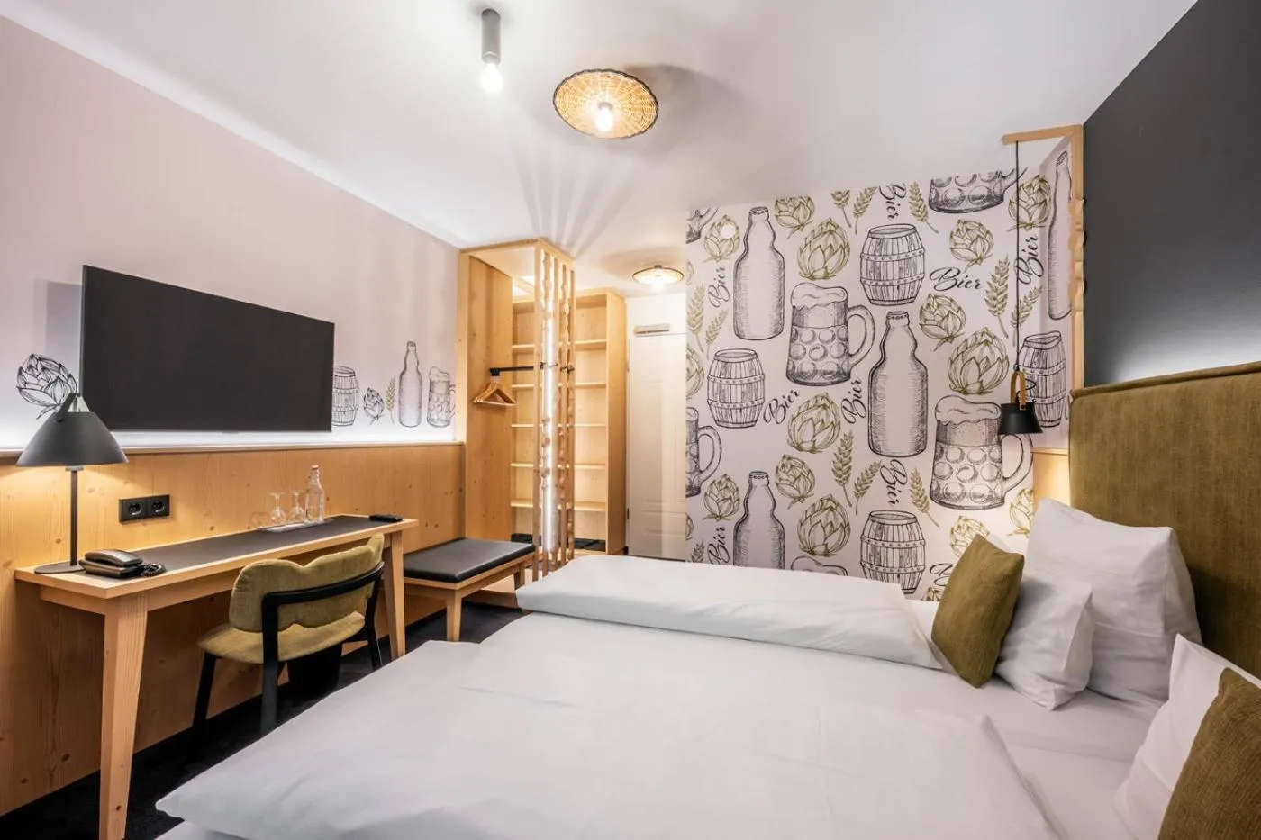 Photo of the whole room, Bed in Hotel Schäfflerwirt