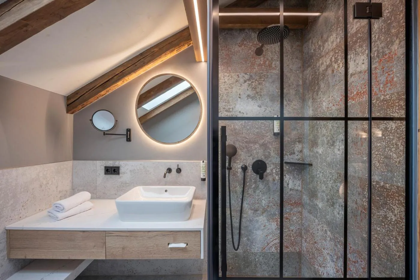 Bathroom in Hotel Schäfflerwirt