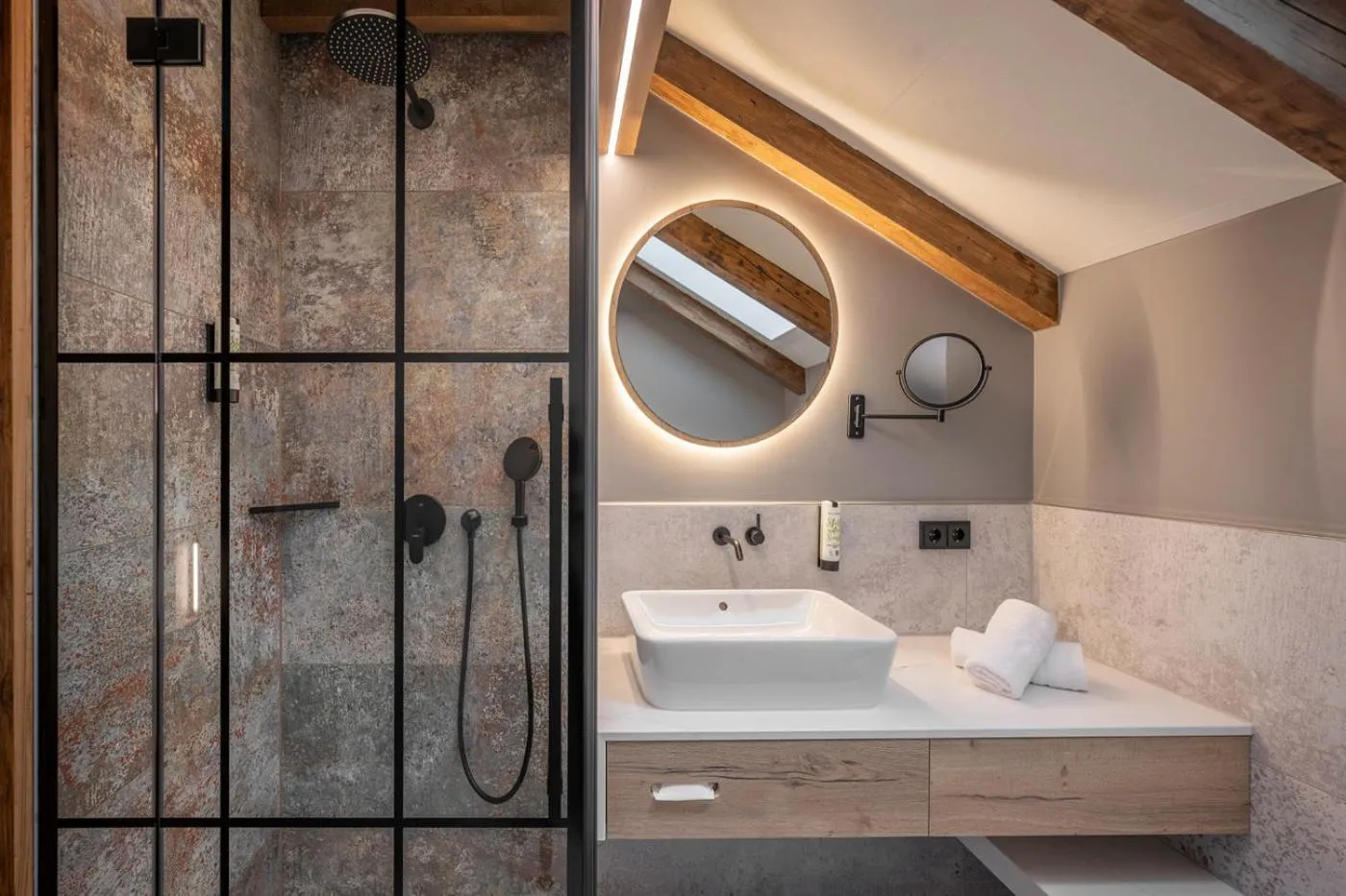 Bathroom in Hotel Schäfflerwirt