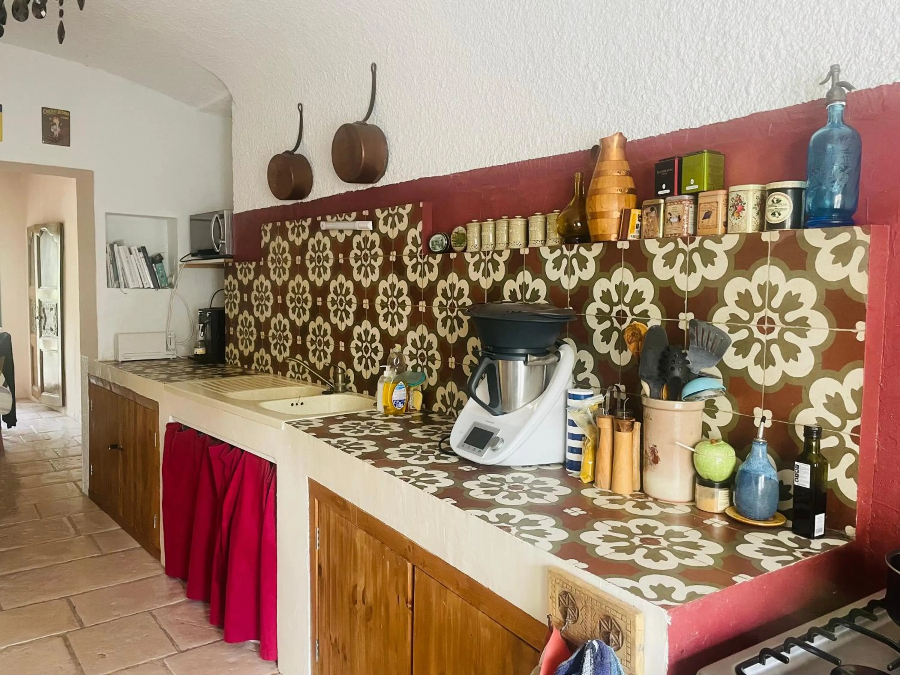Kitchen or kitchenette in Maison des Bourgades