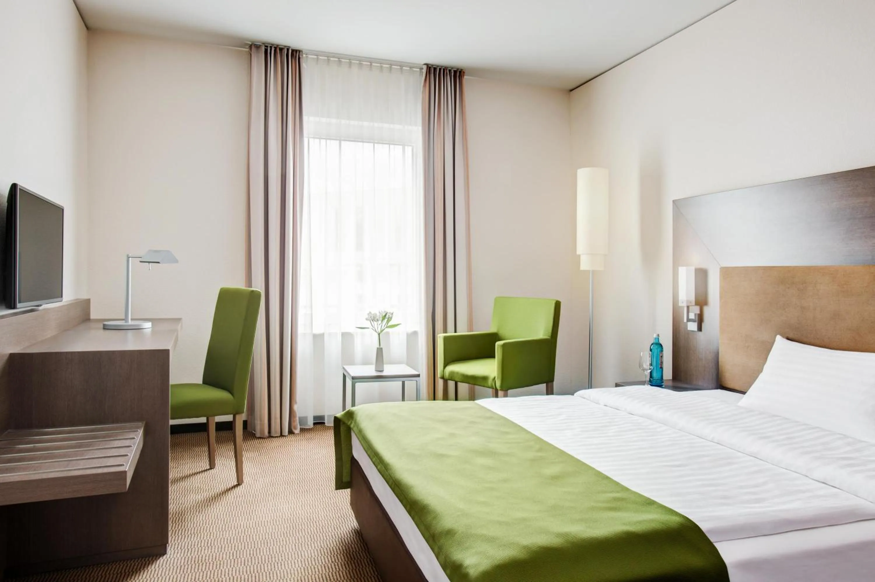 Photo of the whole room, Bed in IntercityHotel Mainz
