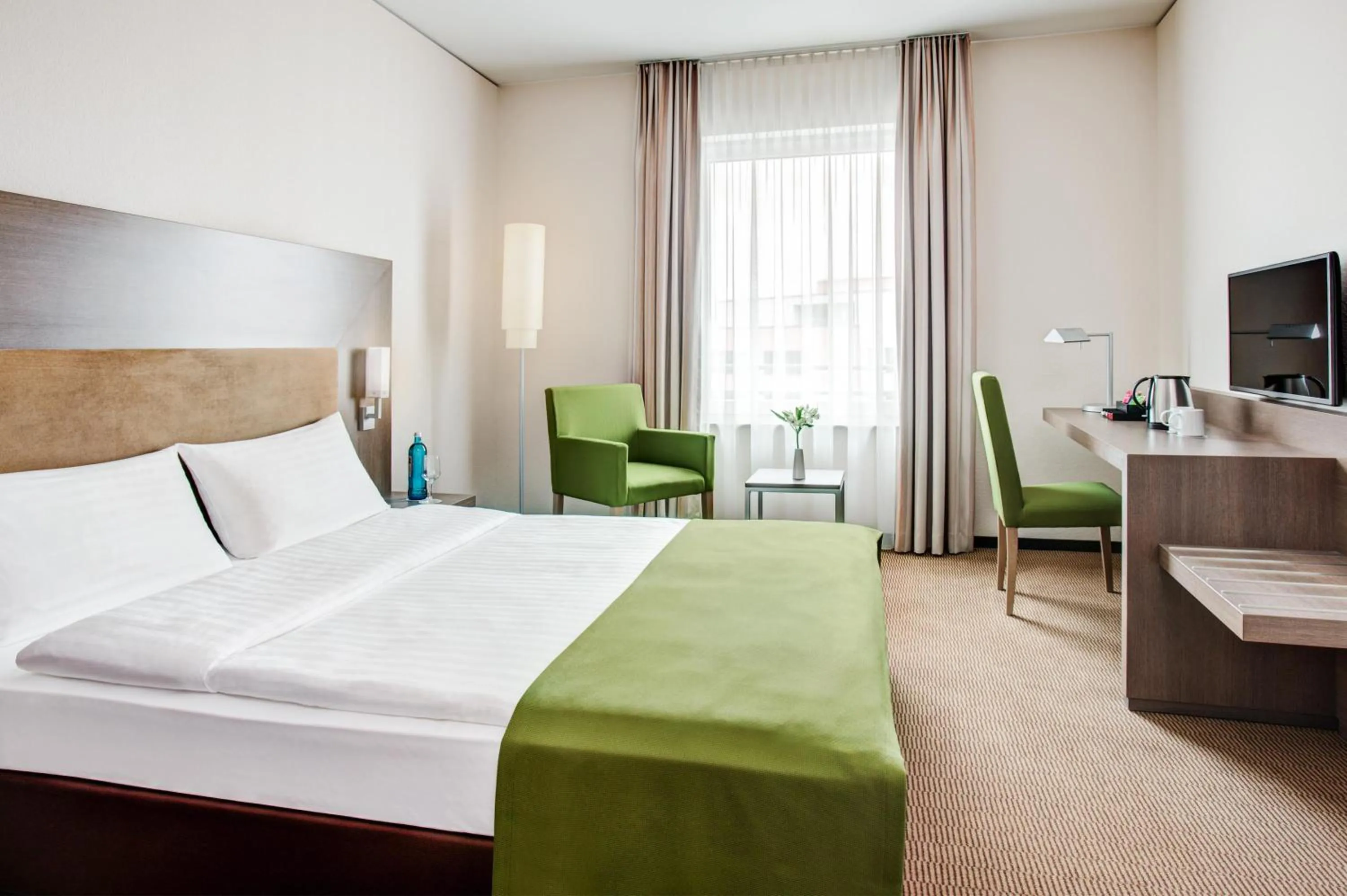 Photo of the whole room, Bed in IntercityHotel Mainz