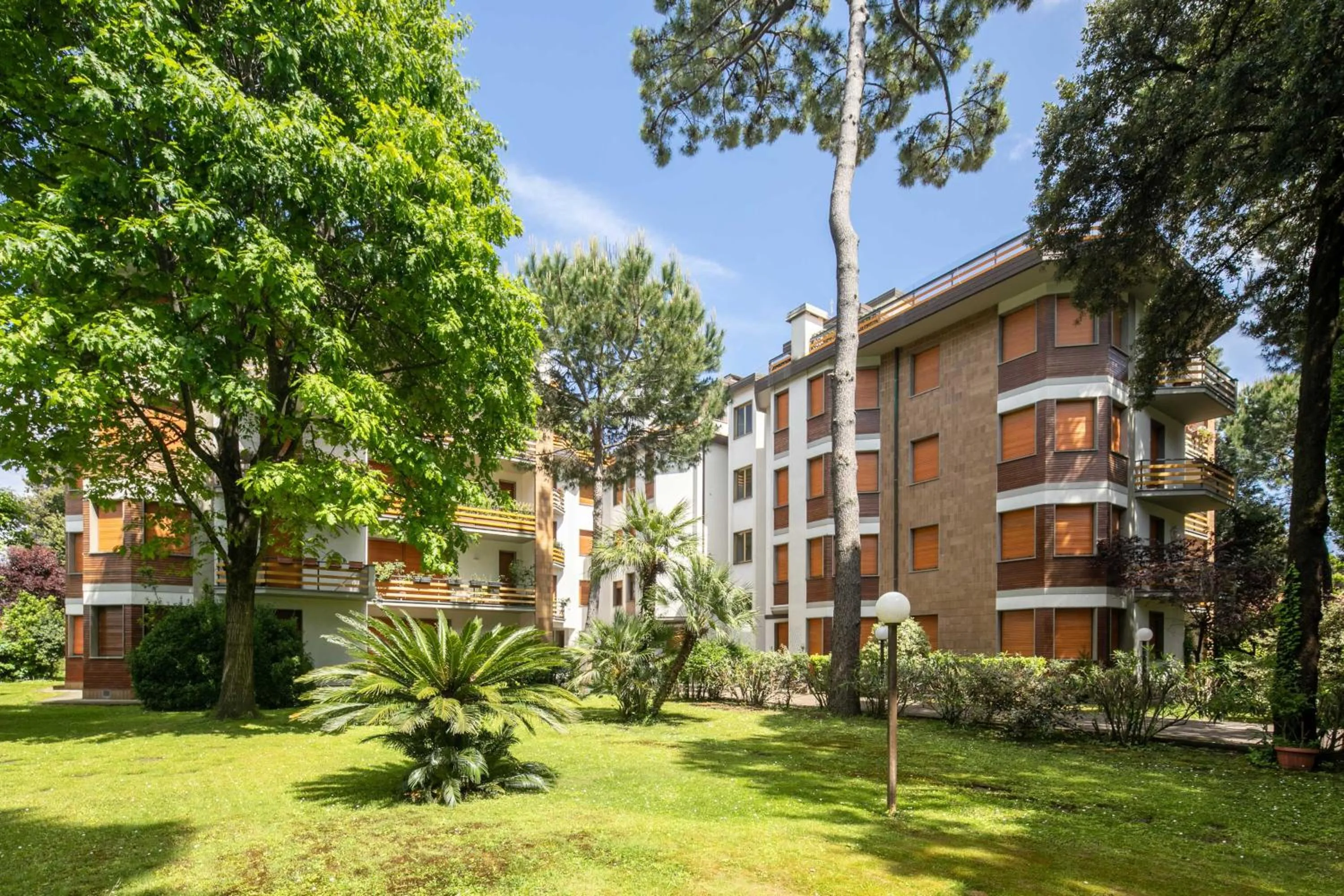 Property building in Imperiale Apartment by Mmega