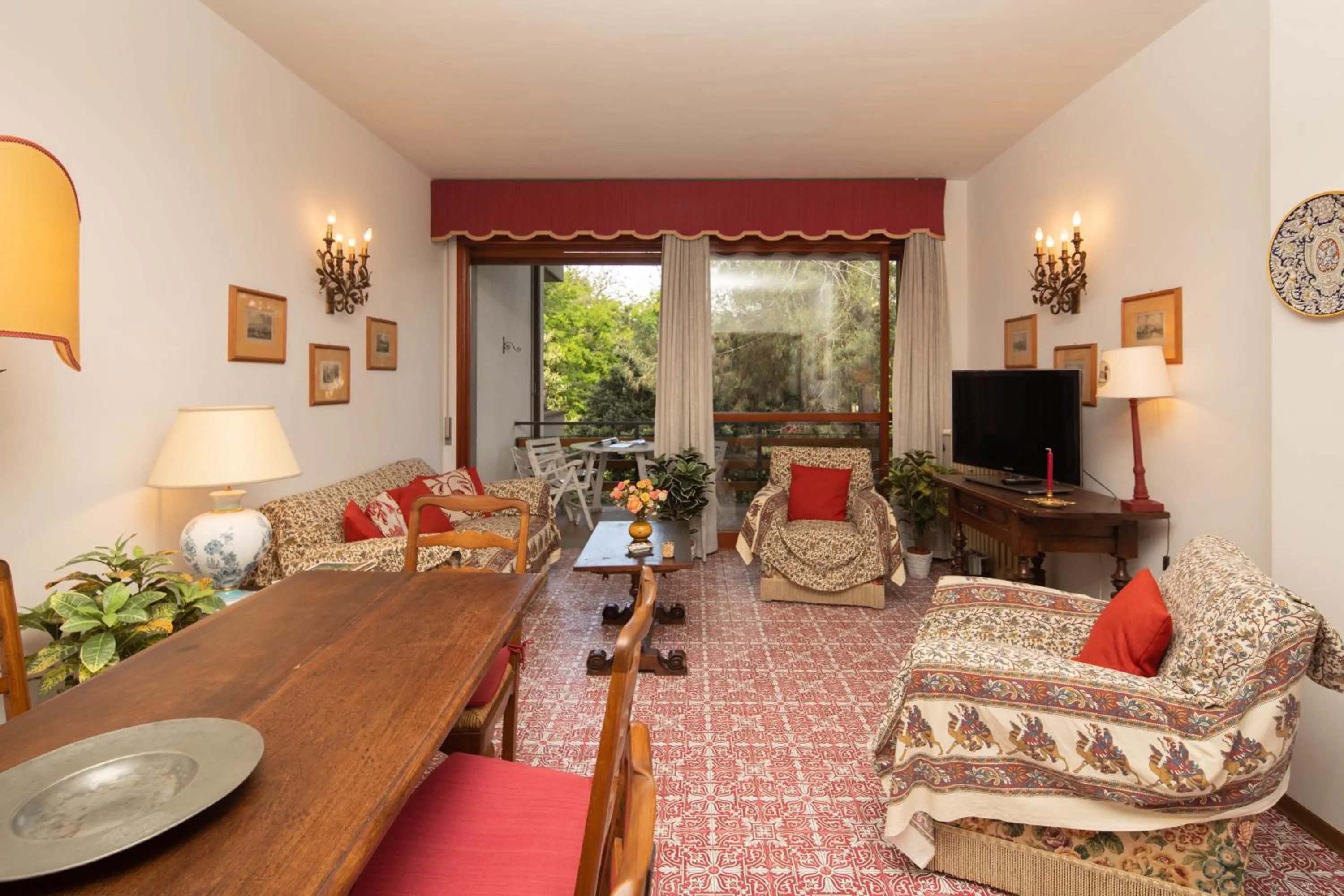 Living room in Imperiale Apartment by Mmega