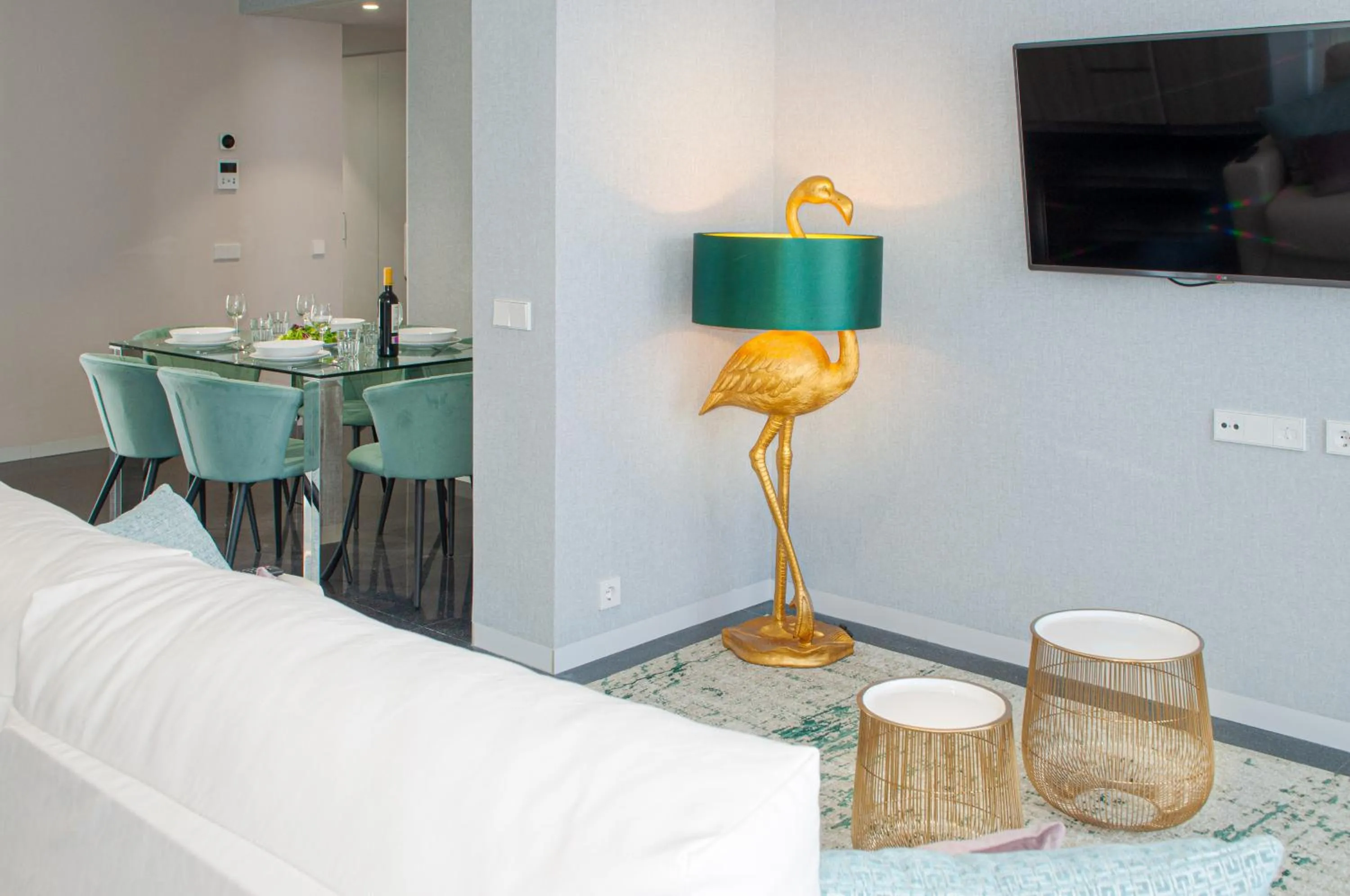 Dining area in Holihome Rambla 24