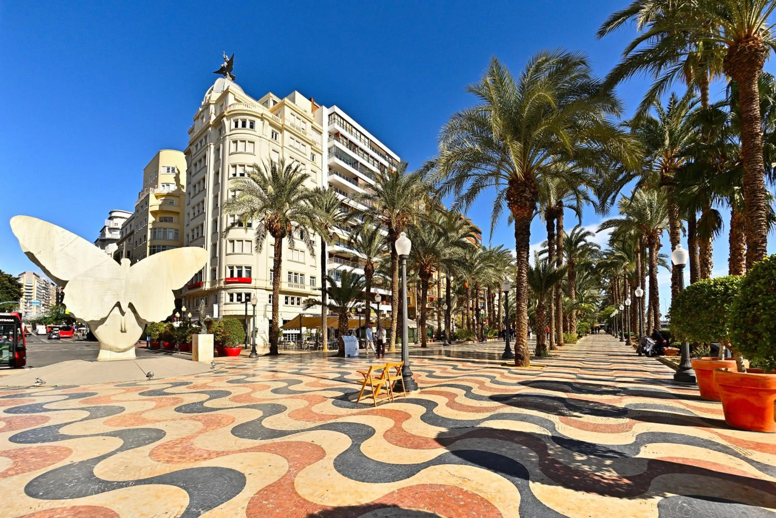 Nearby landmark in Holihome Rambla 24
