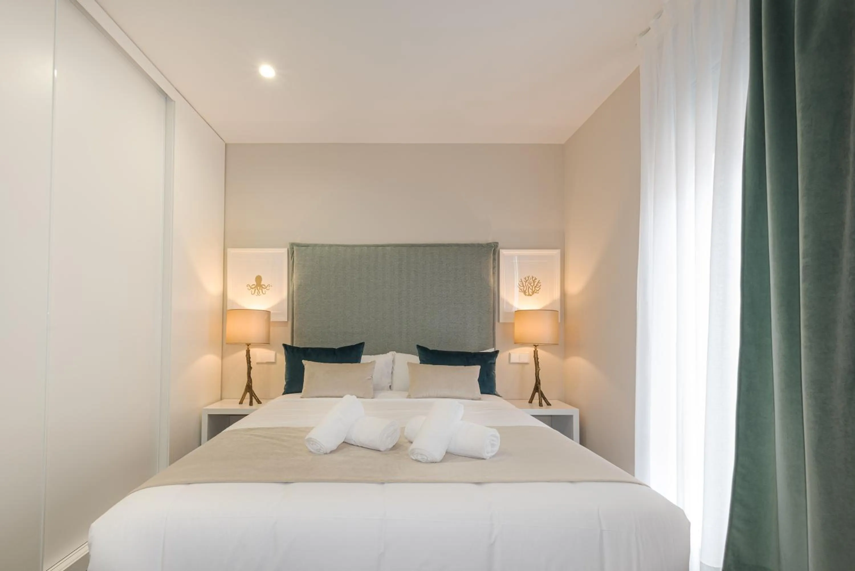 Bed in Holihome Rambla 24