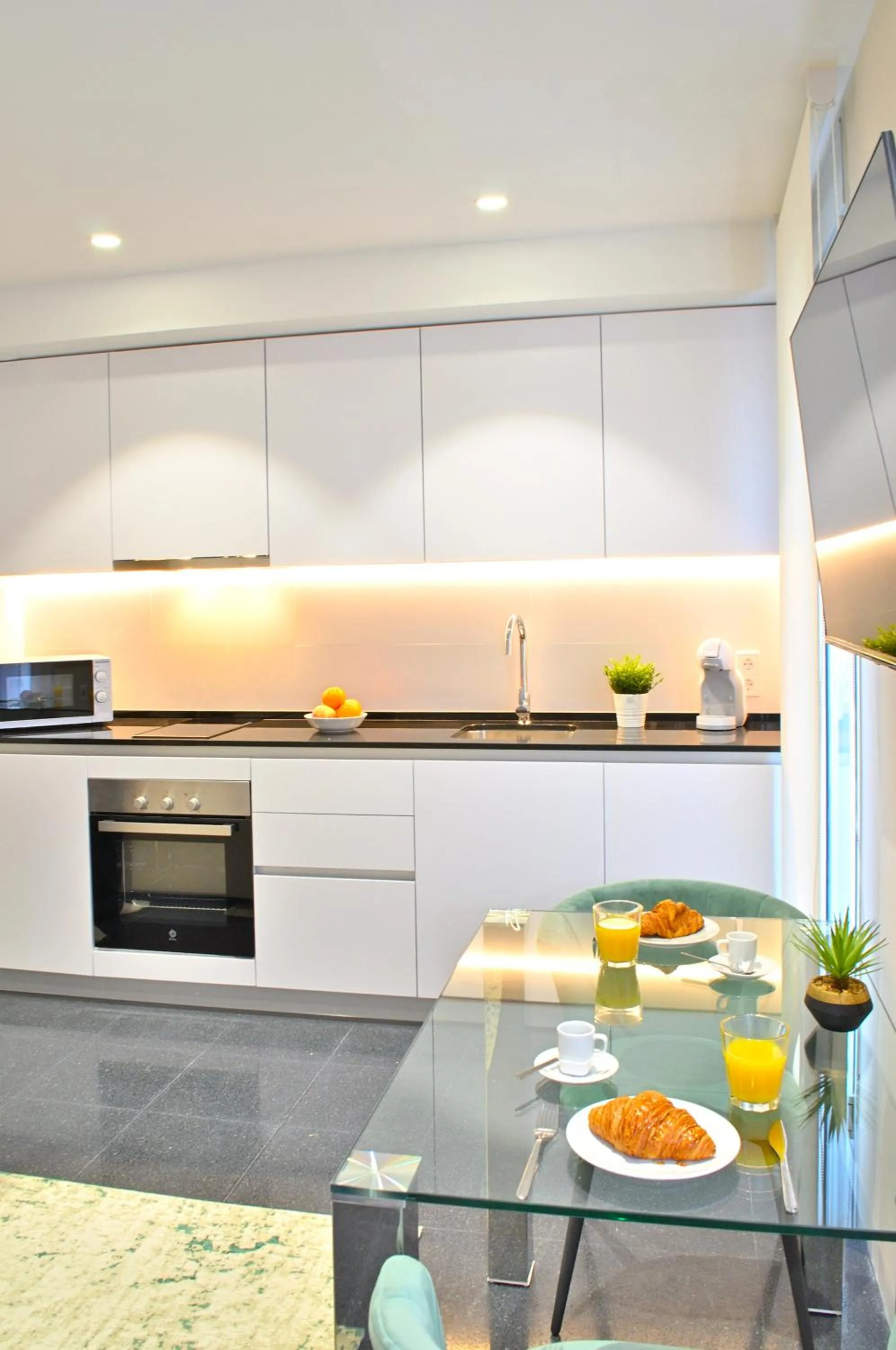 Kitchen or kitchenette in Holihome Rambla 24