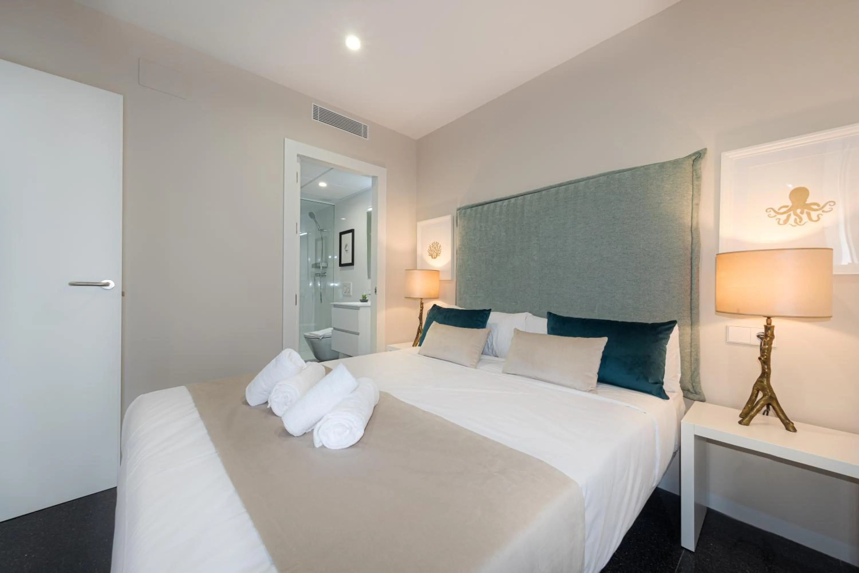 Bedroom, Bed in Holihome Rambla 24