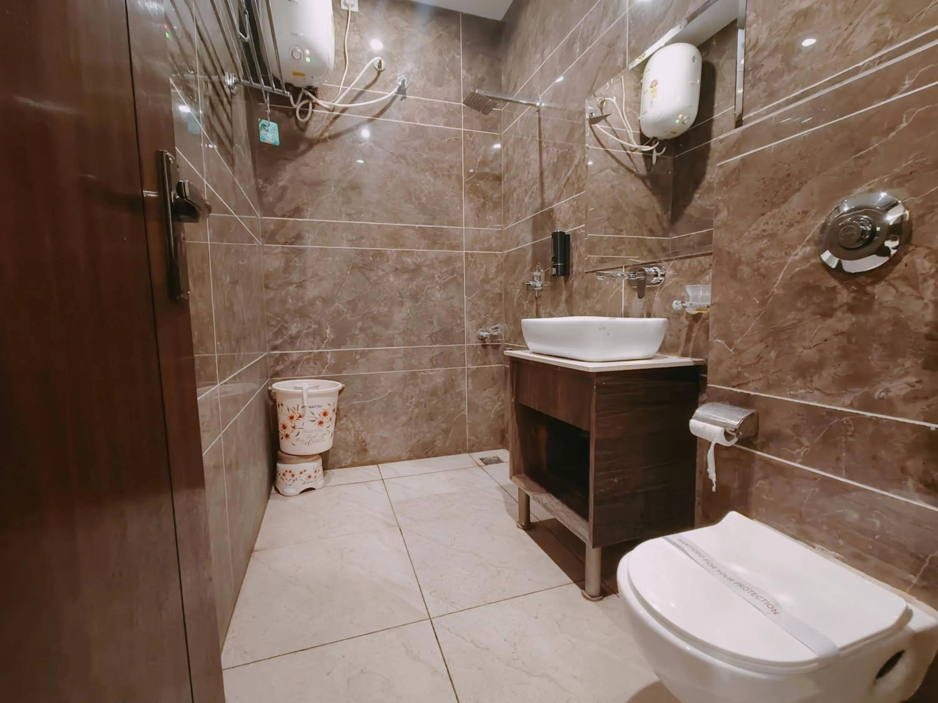 Shower in Hotel Crown, Near Golden temple