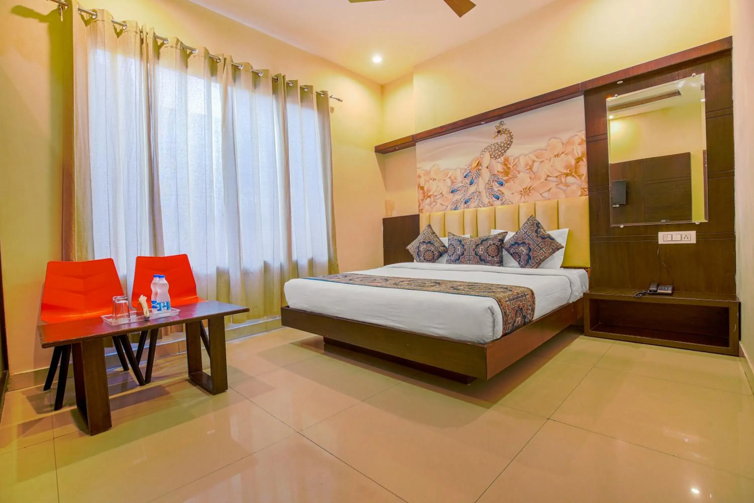 Deluxe Room in Hotel Crown, Near Golden temple Deluxe Room in Hotel Crown, Near Golden temple