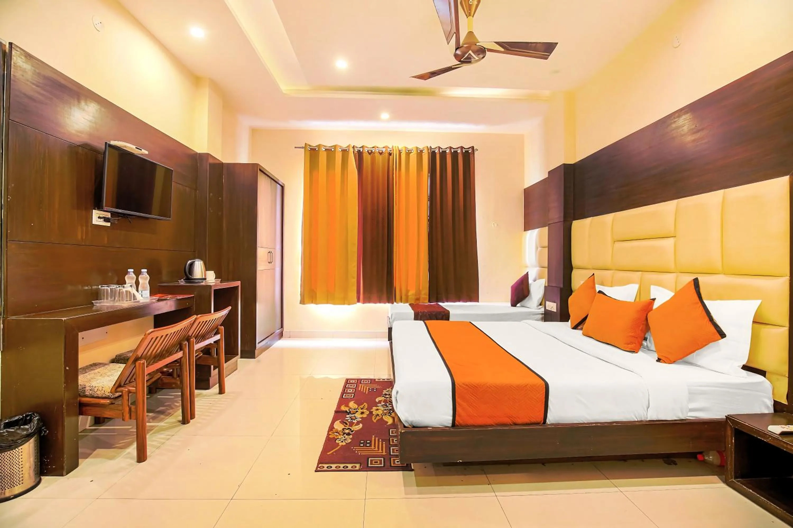 Bedroom, Bed in Hotel Crown, Near Golden temple