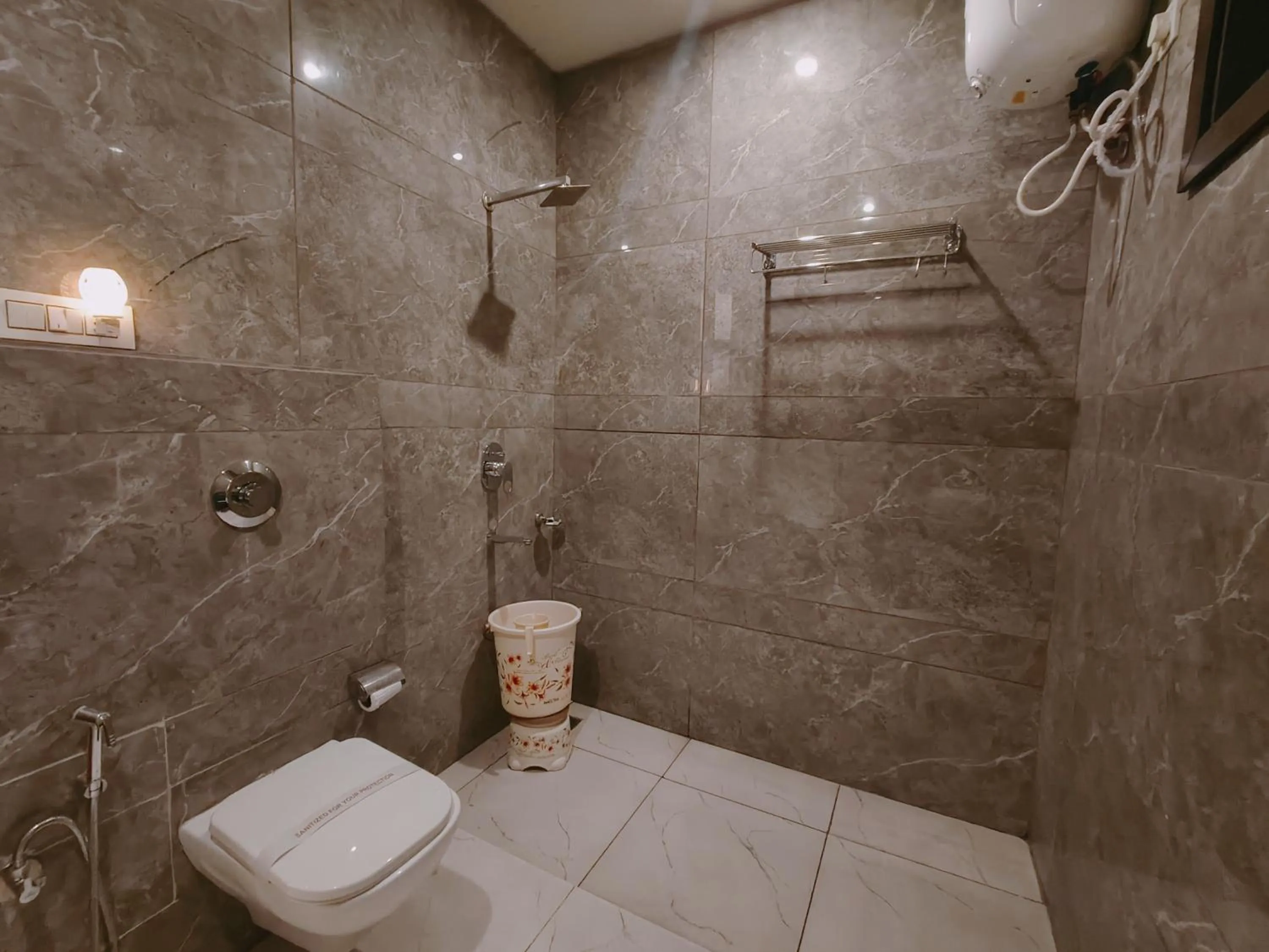 Shower in Hotel Crown, Near Golden temple