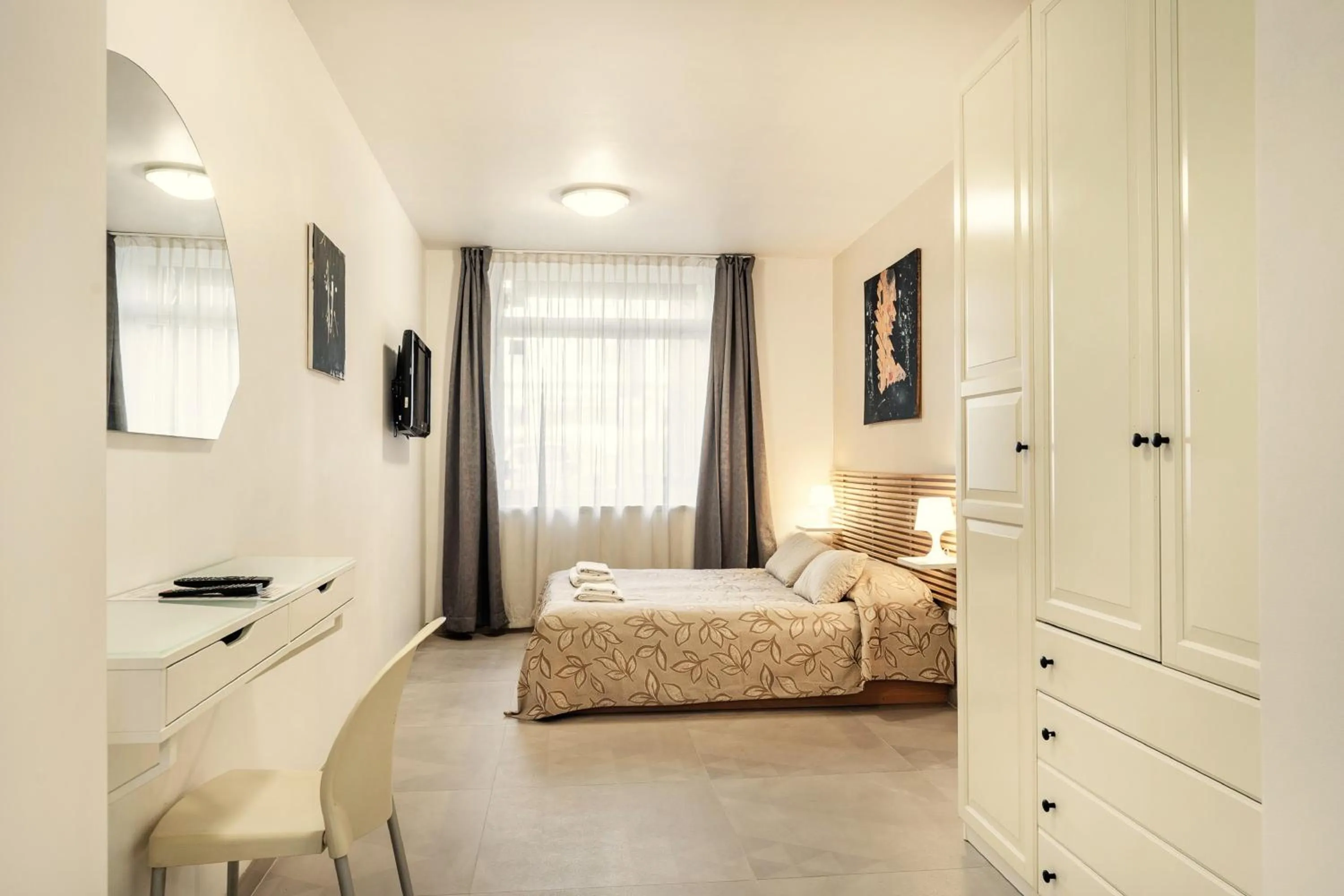 Inner courtyard view, Bed in Vincanto Rooms Old Town Prague1