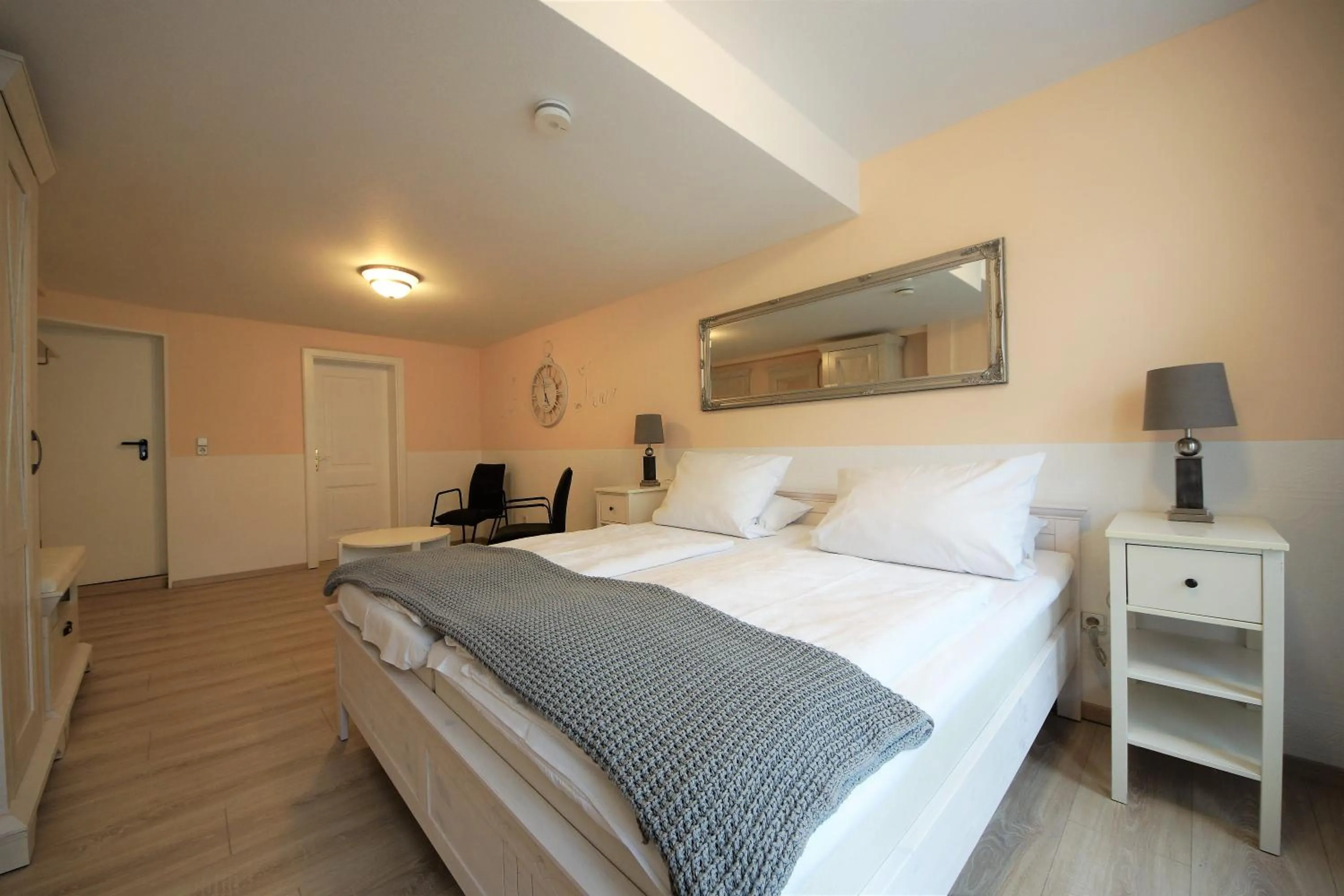 Bed in Liebezeit - ehemals Hotel Dillenburg