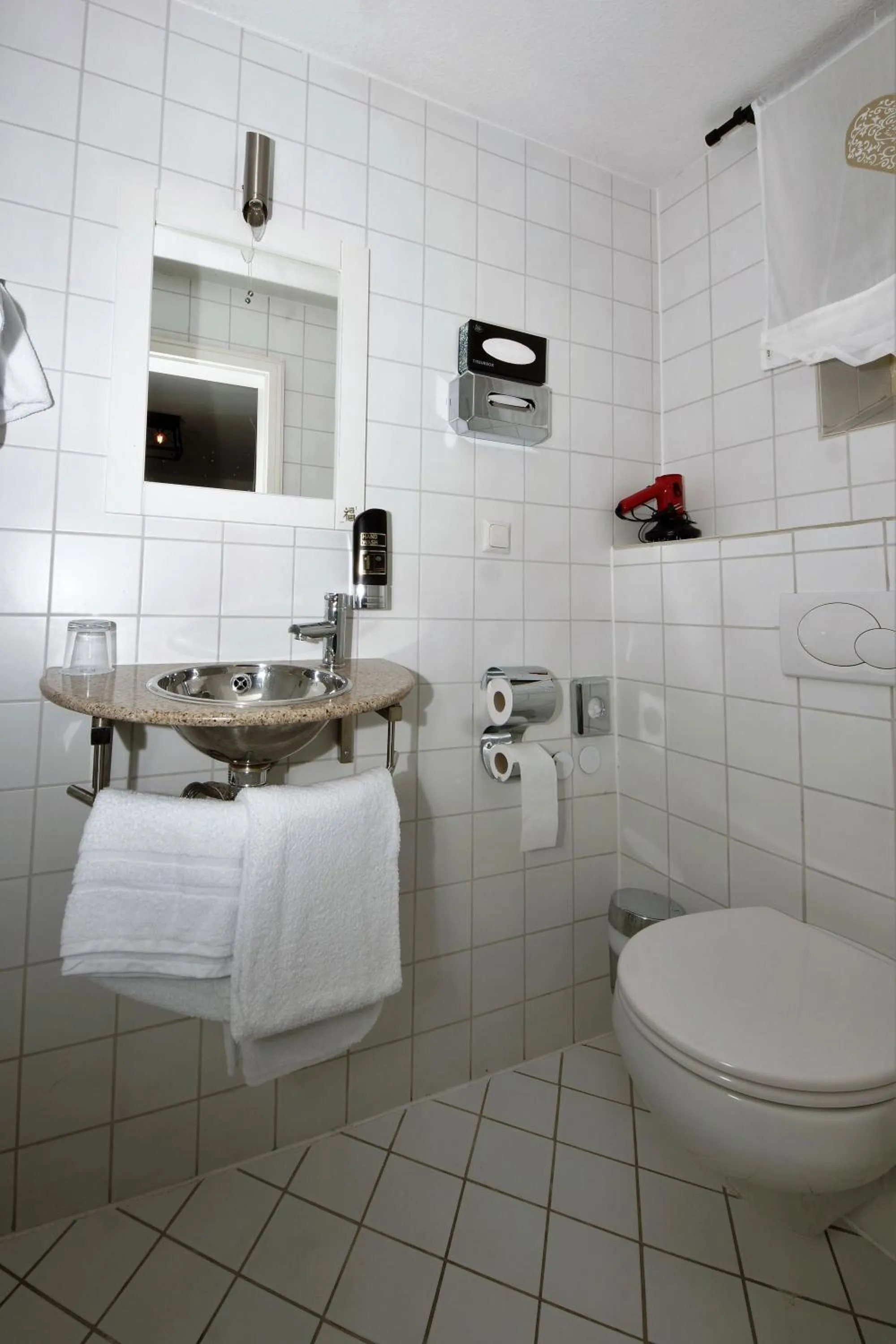 Bathroom in Liebezeit - ehemals Hotel Dillenburg