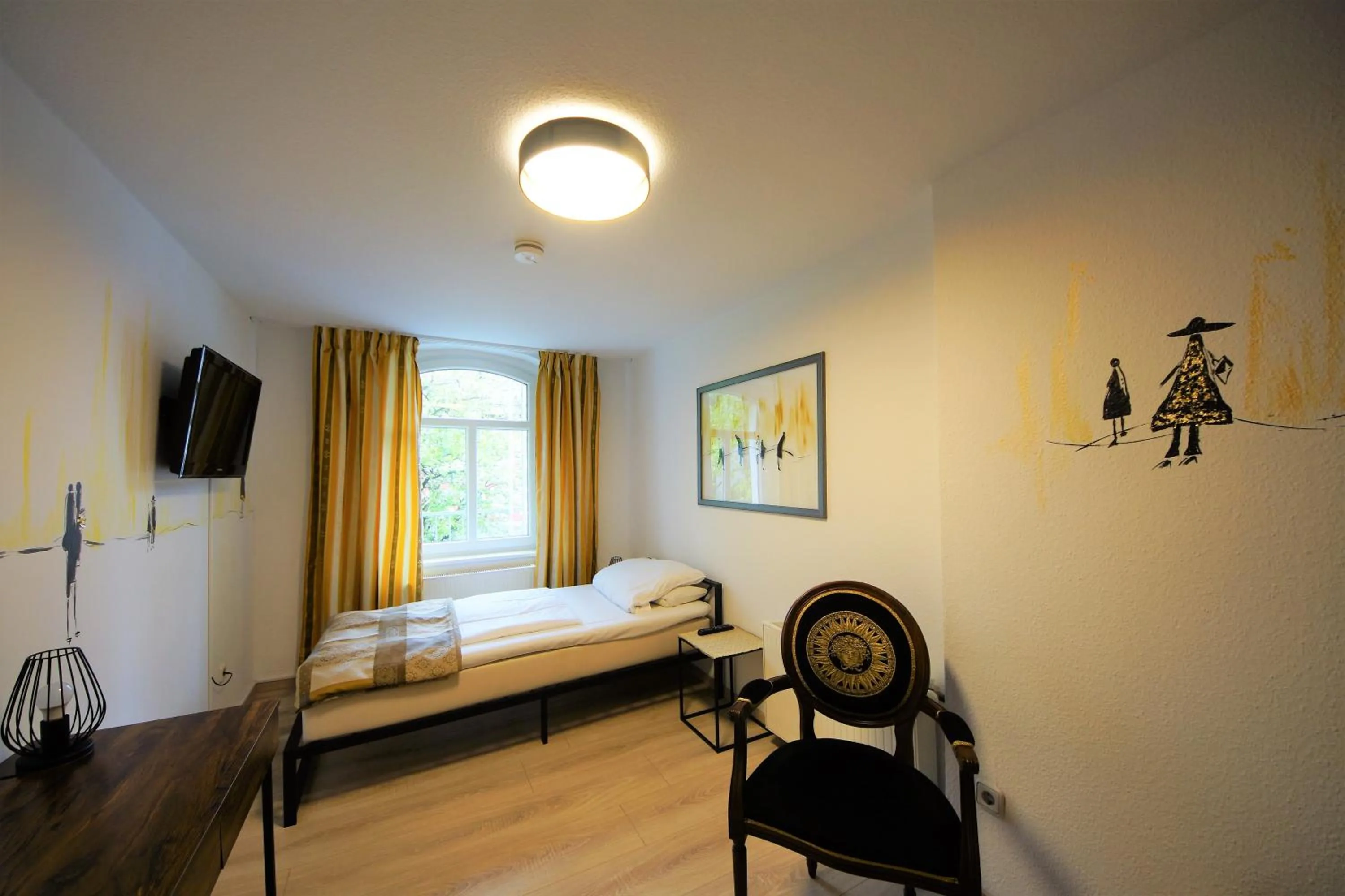 Photo of the whole room, Bed in Liebezeit - ehemals Hotel Dillenburg