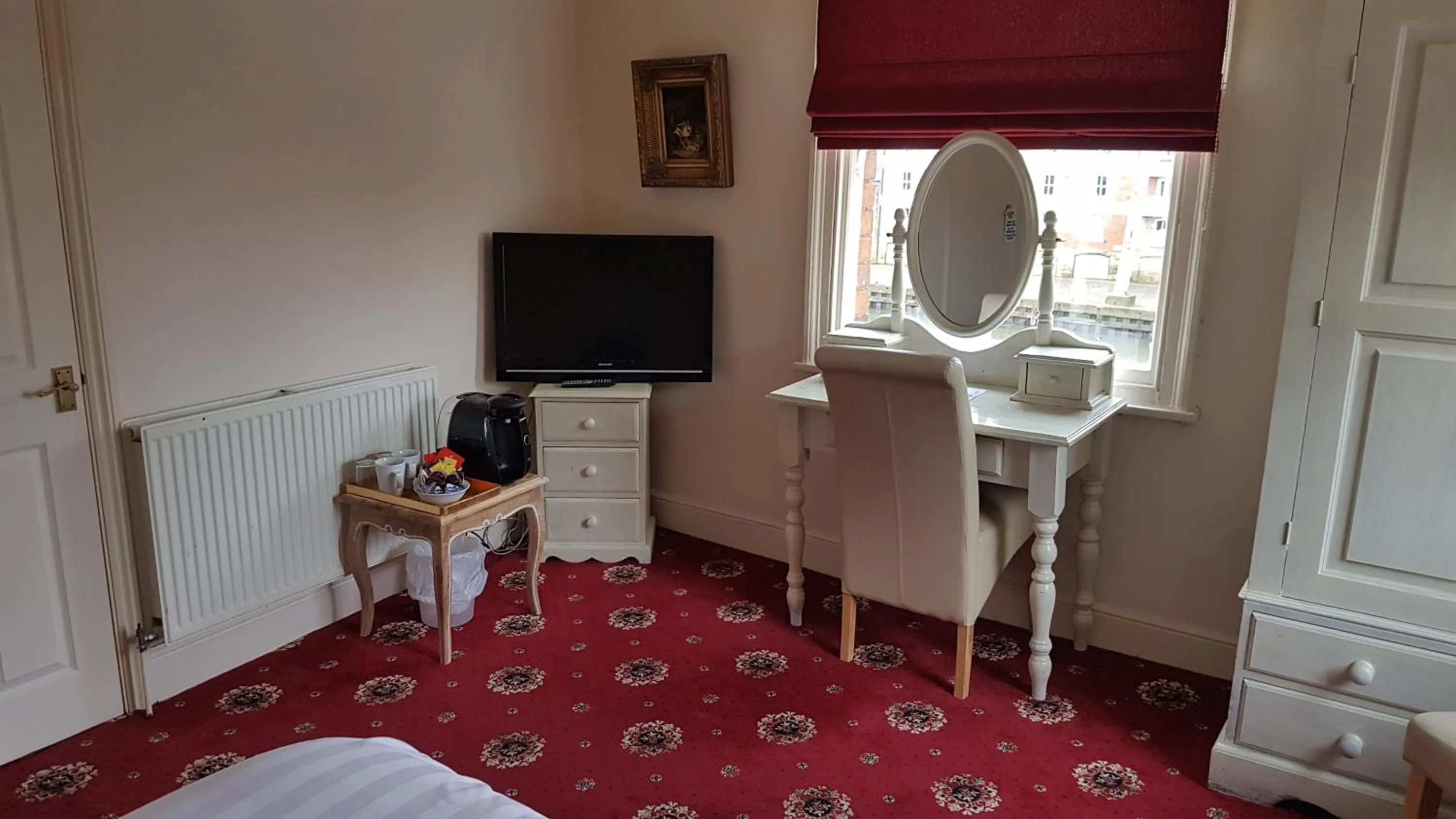 TV and multimedia, Bed in Lil's On The Waterfront