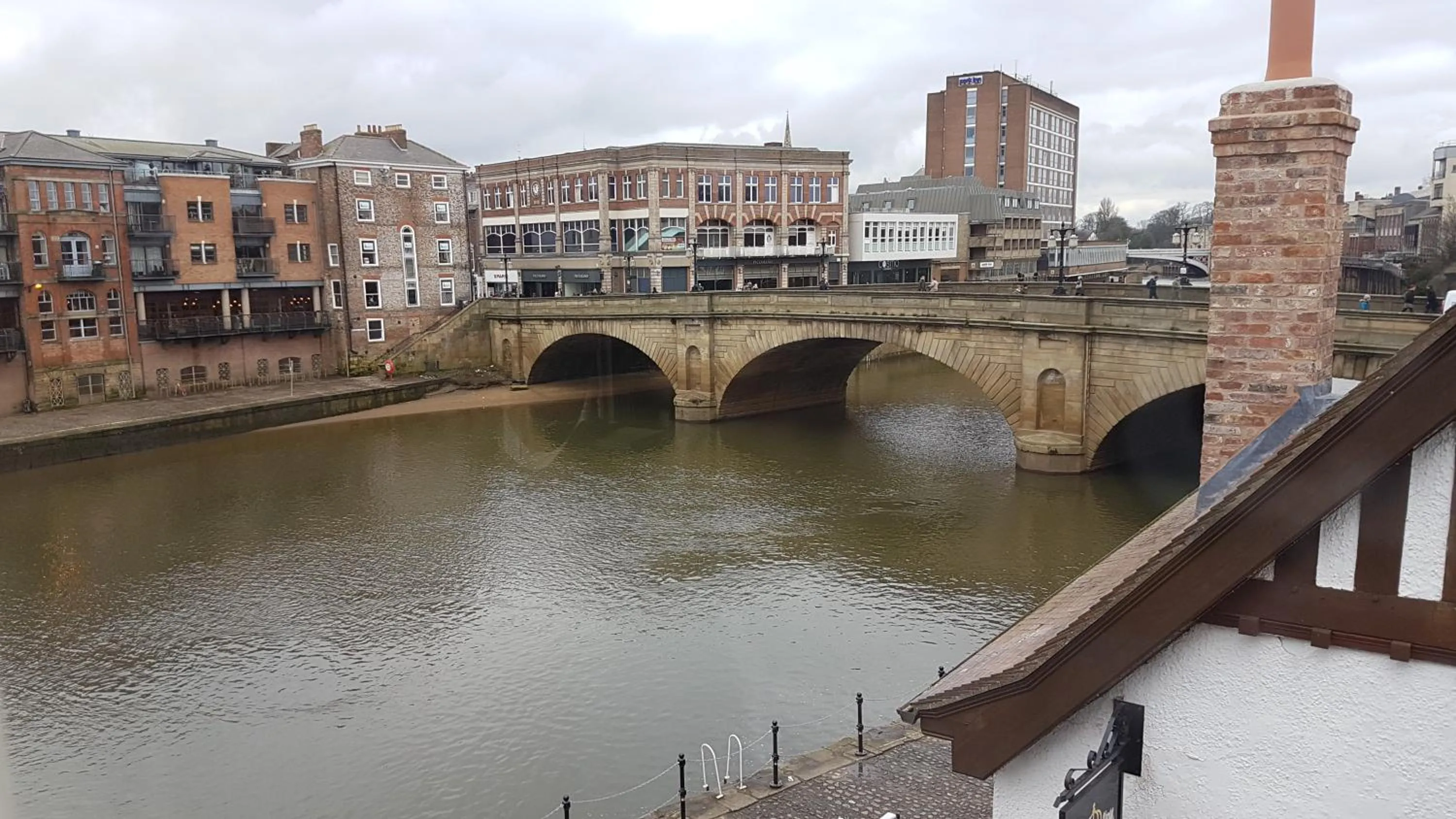 River view in Lil's On The Waterfront